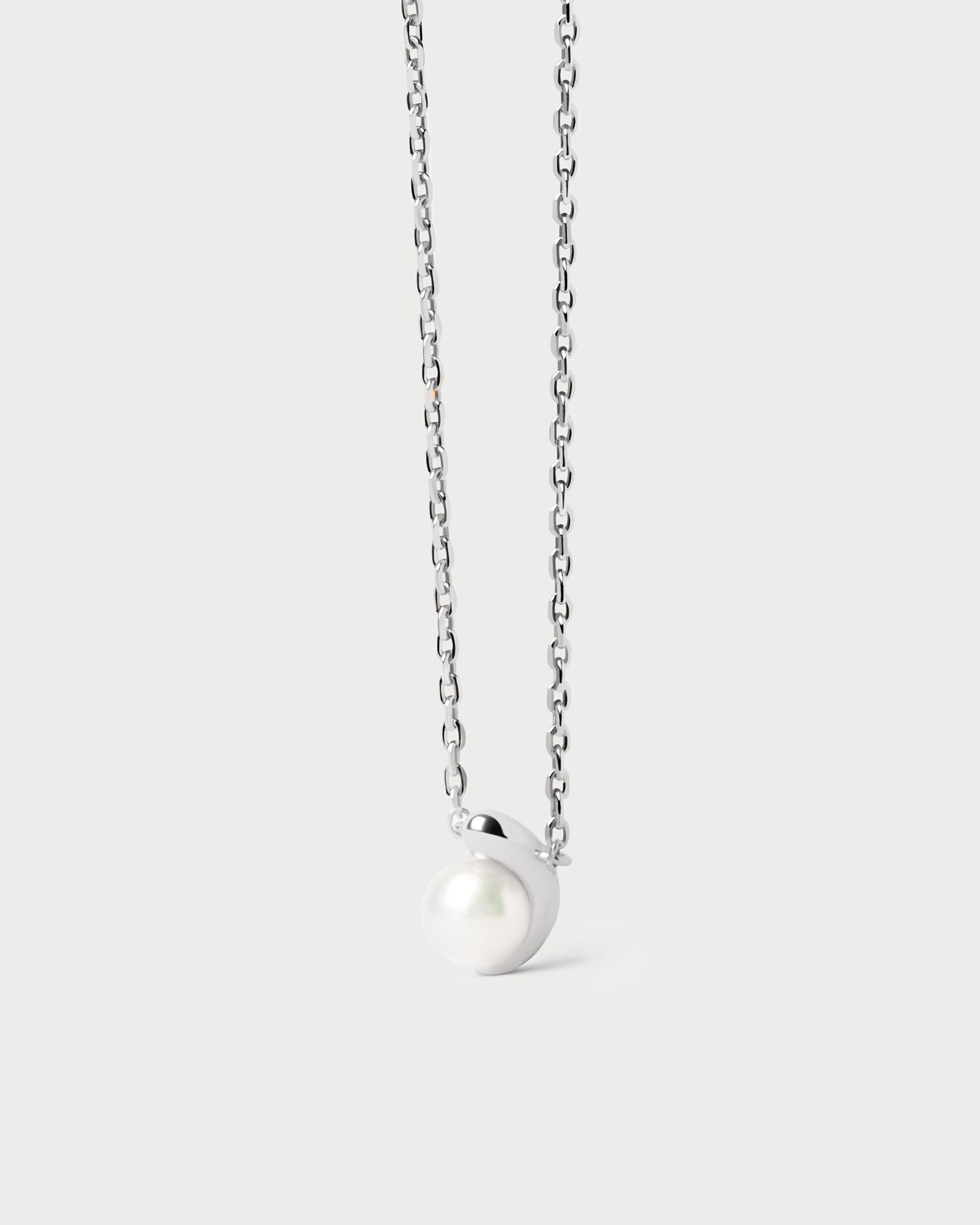 La perla solitary silver necklace