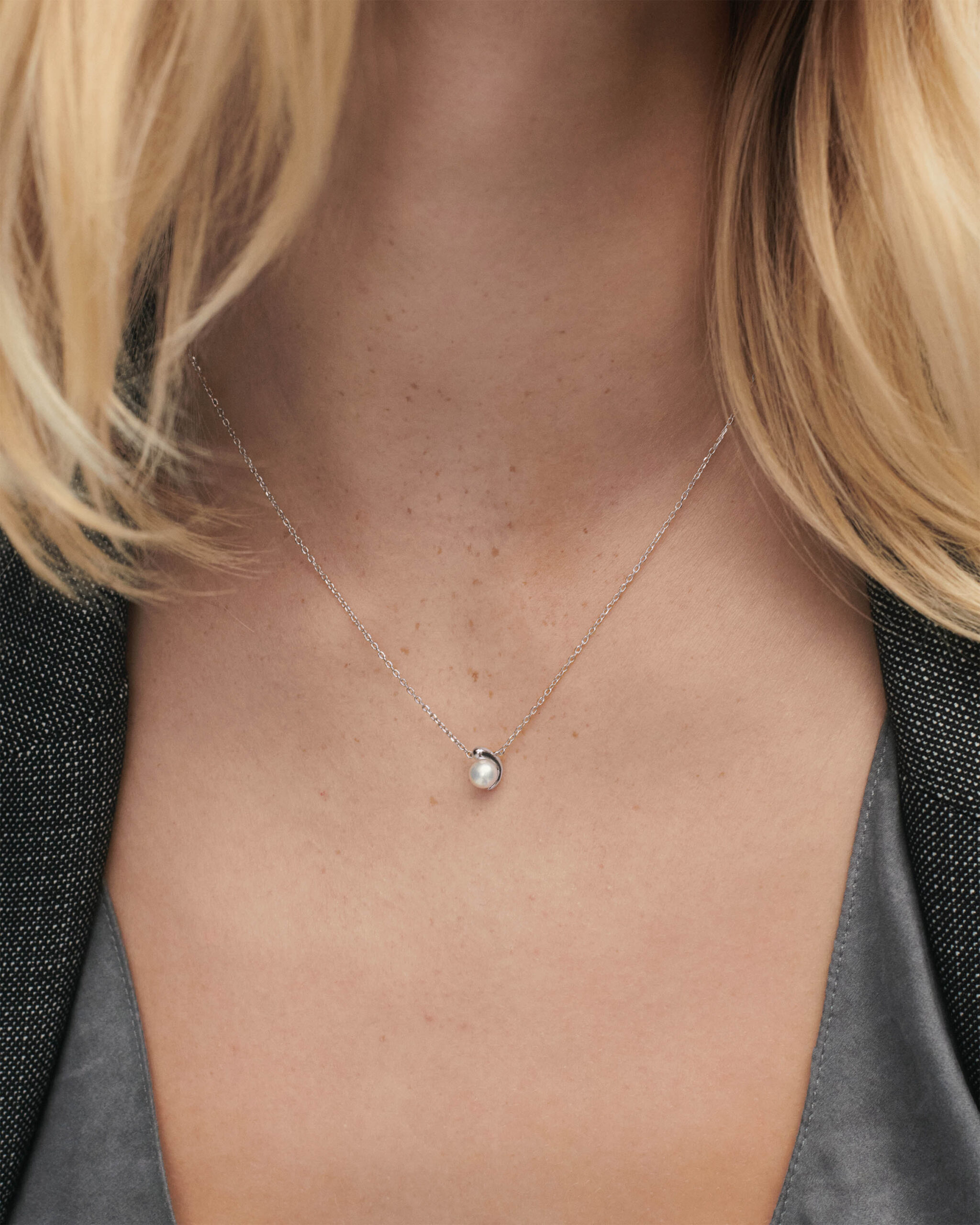 La perla solitary silver necklace