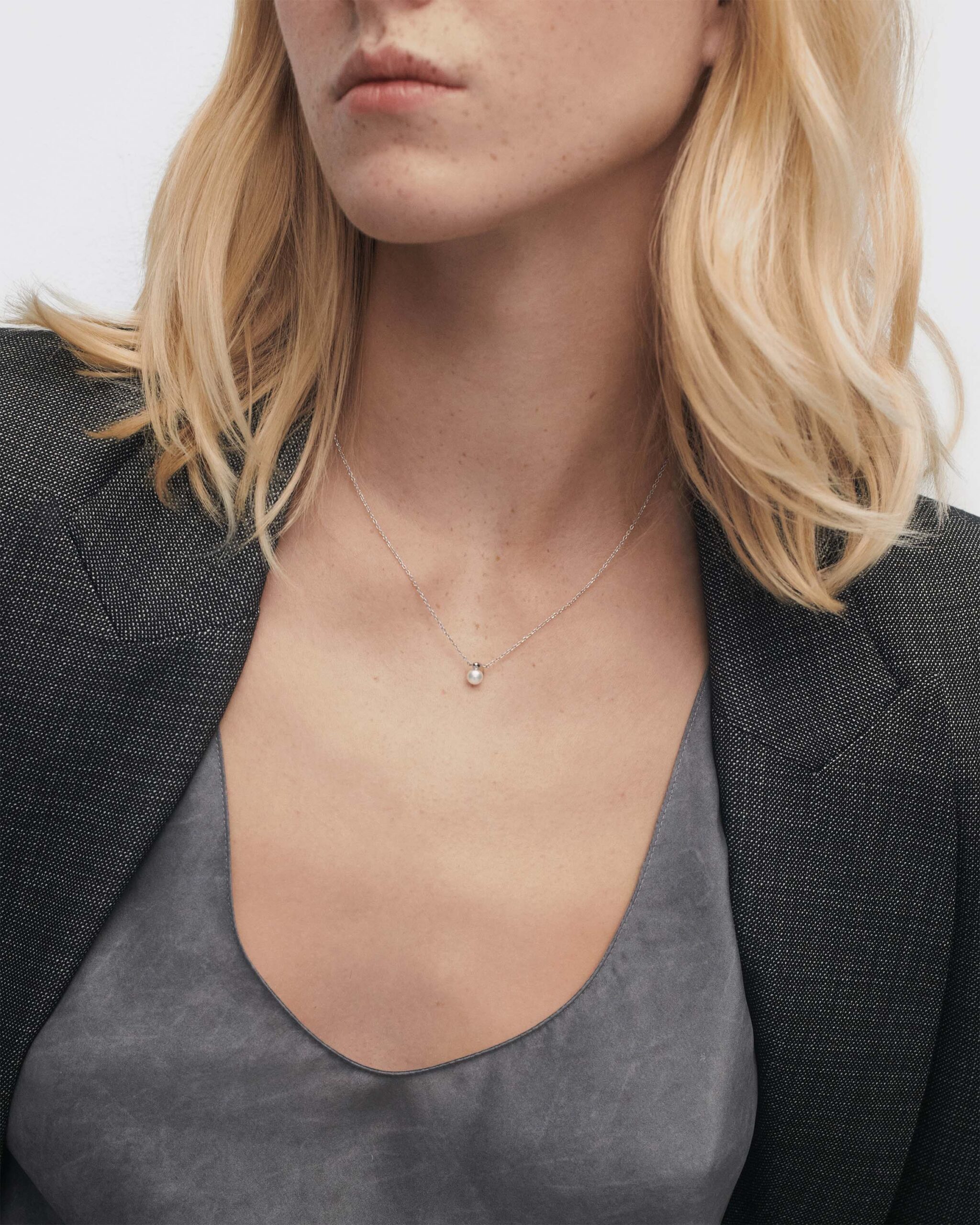 La perla solitary silver necklace