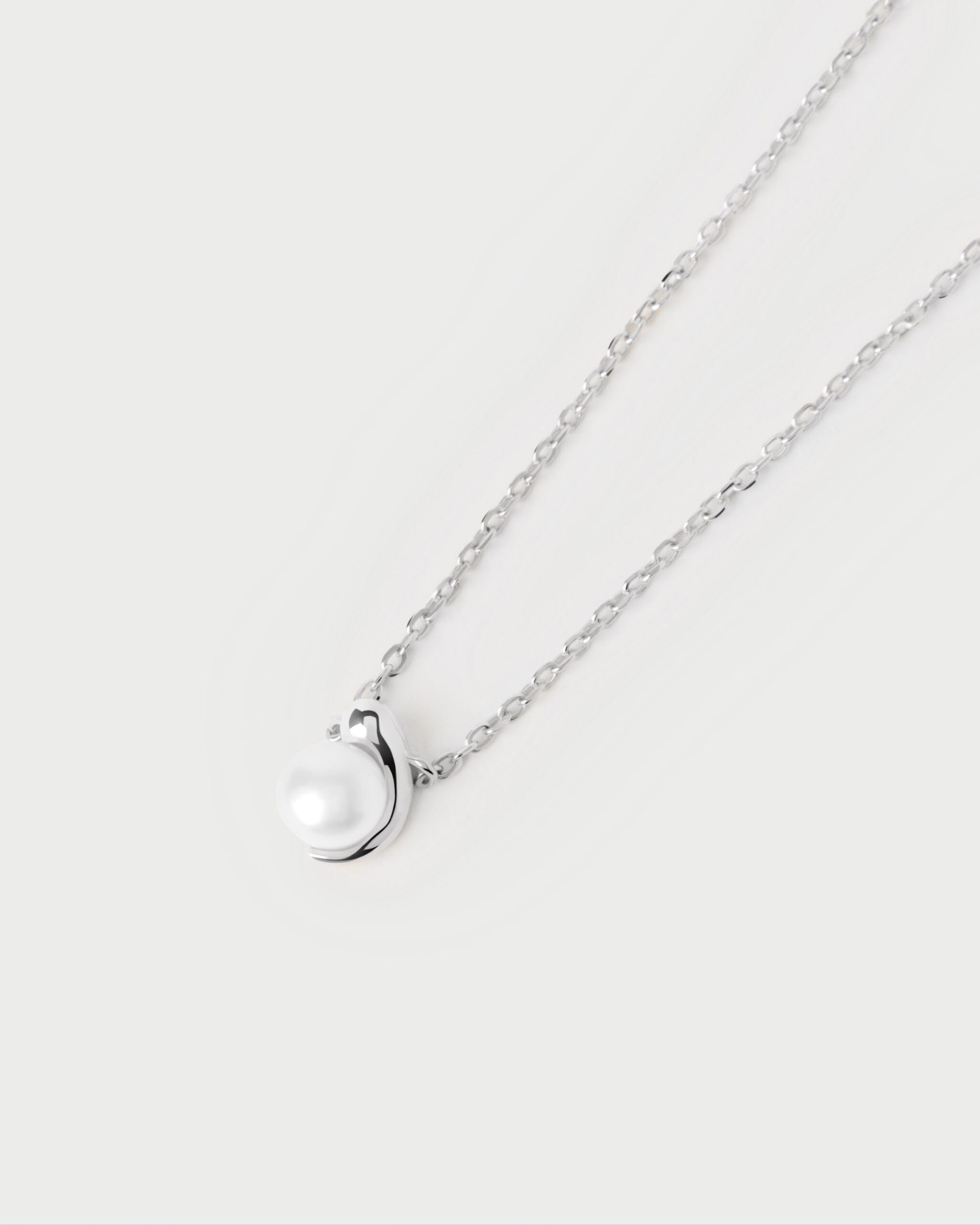 La perla solitary silver necklace