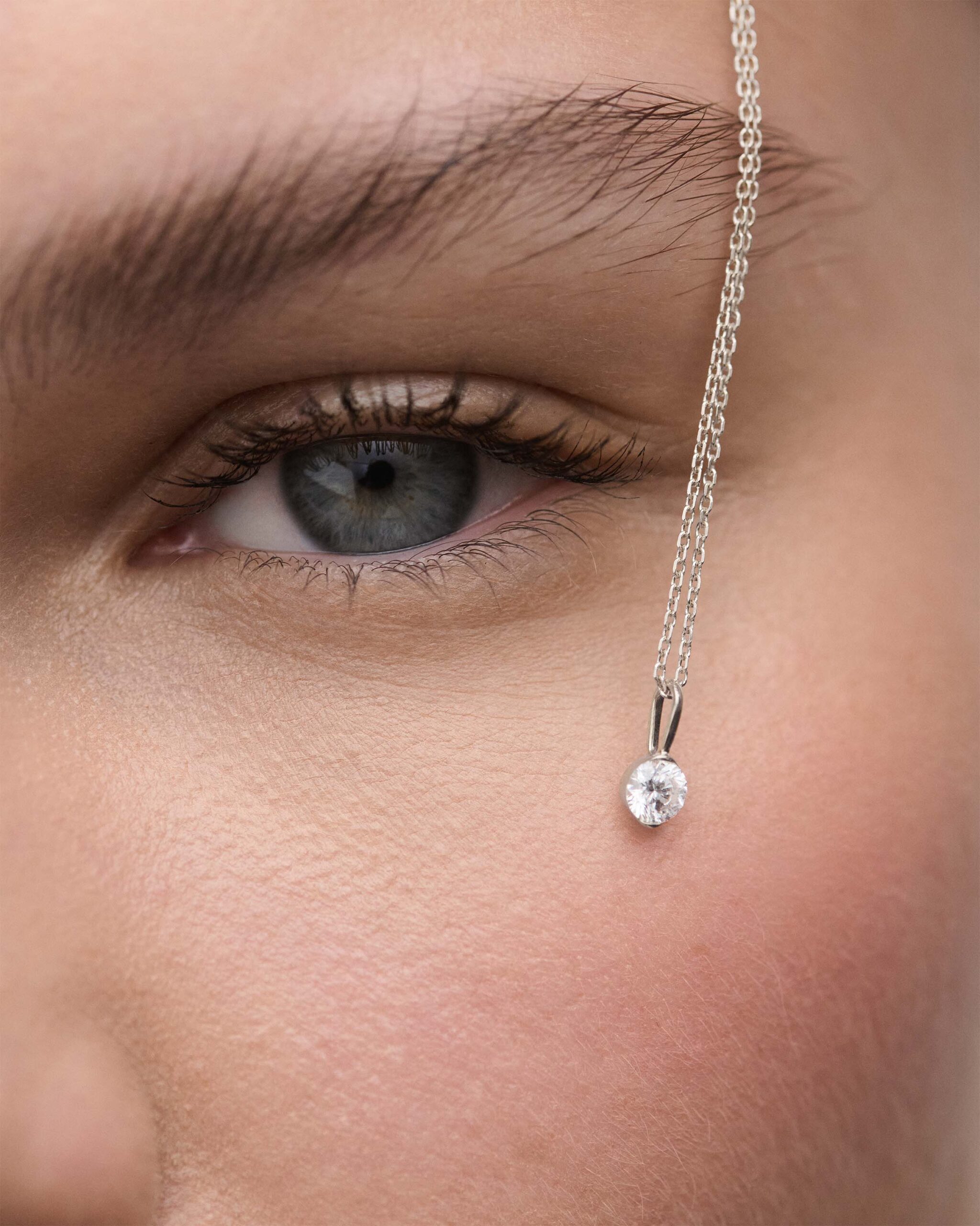 Diamond and white gold Grace Mini pendant