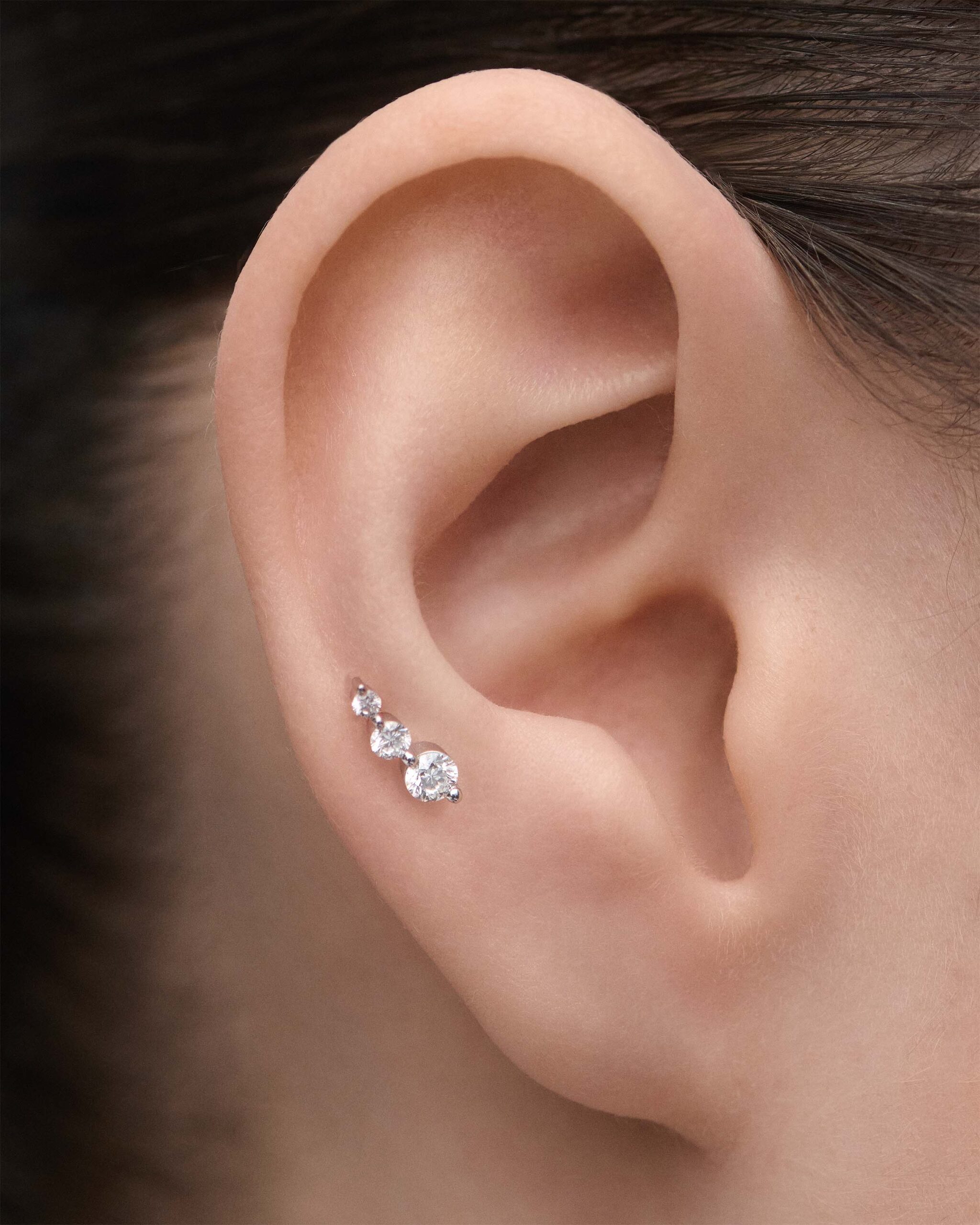 Diamonds and white gold Eve ear piercing