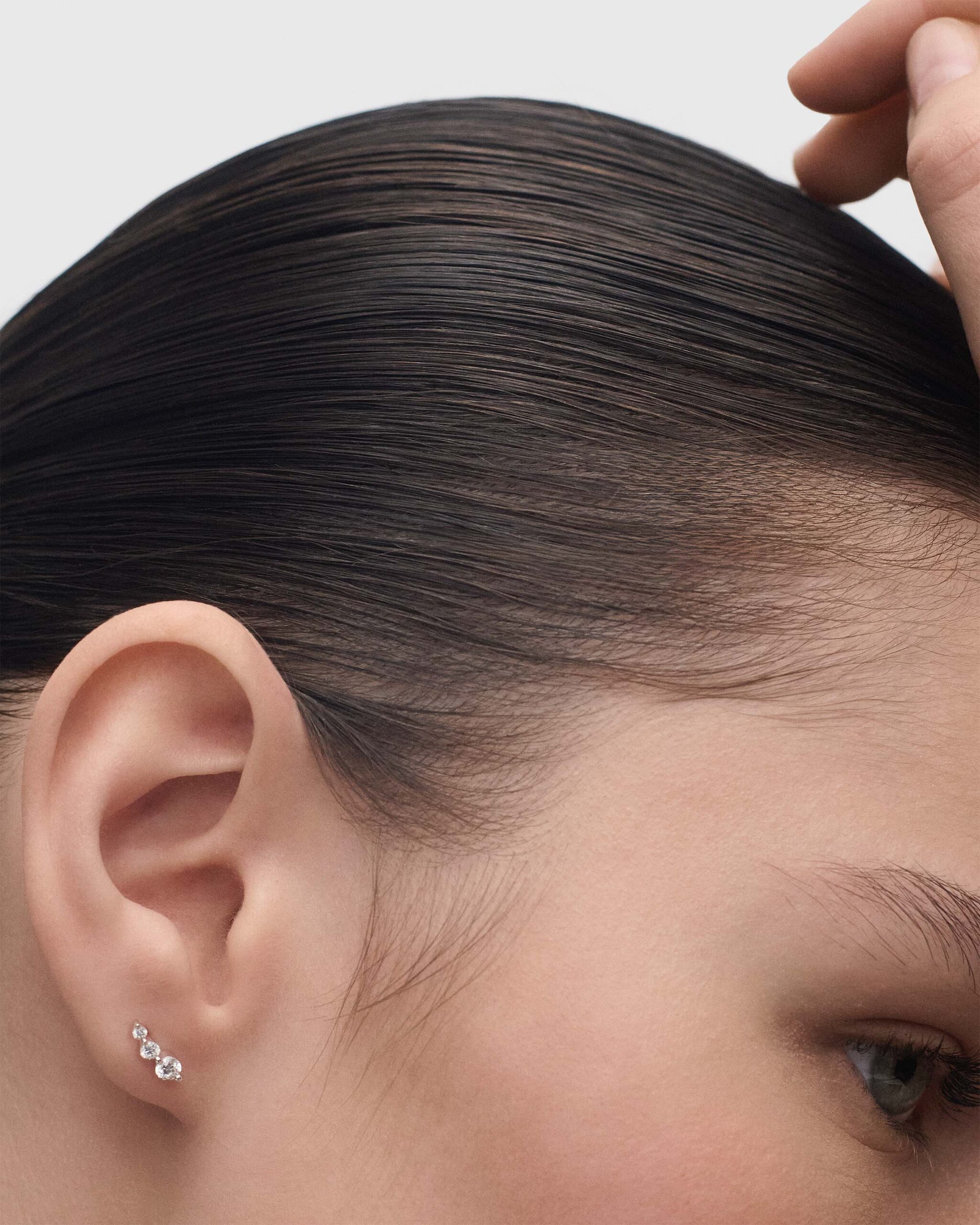 Diamonds and white gold Eve ear piercing