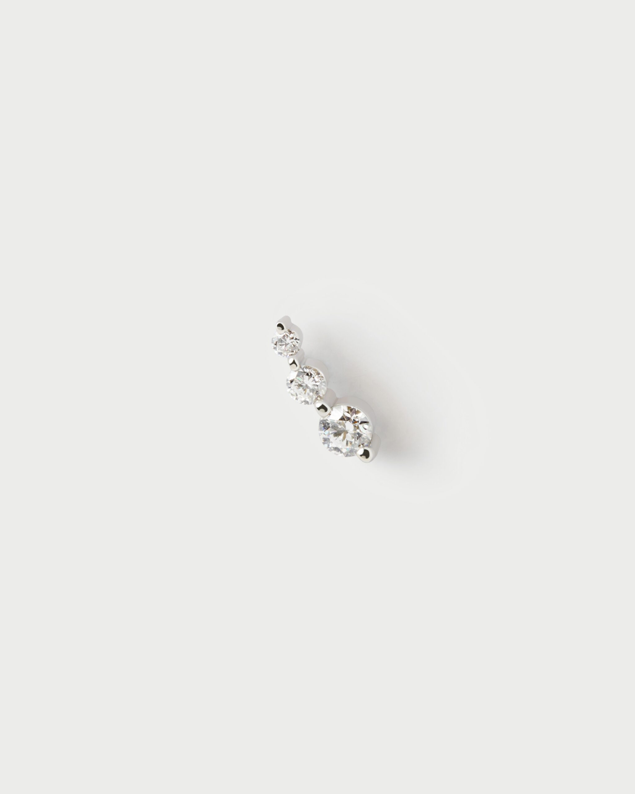 Diamonds and white gold Eve ear piercing