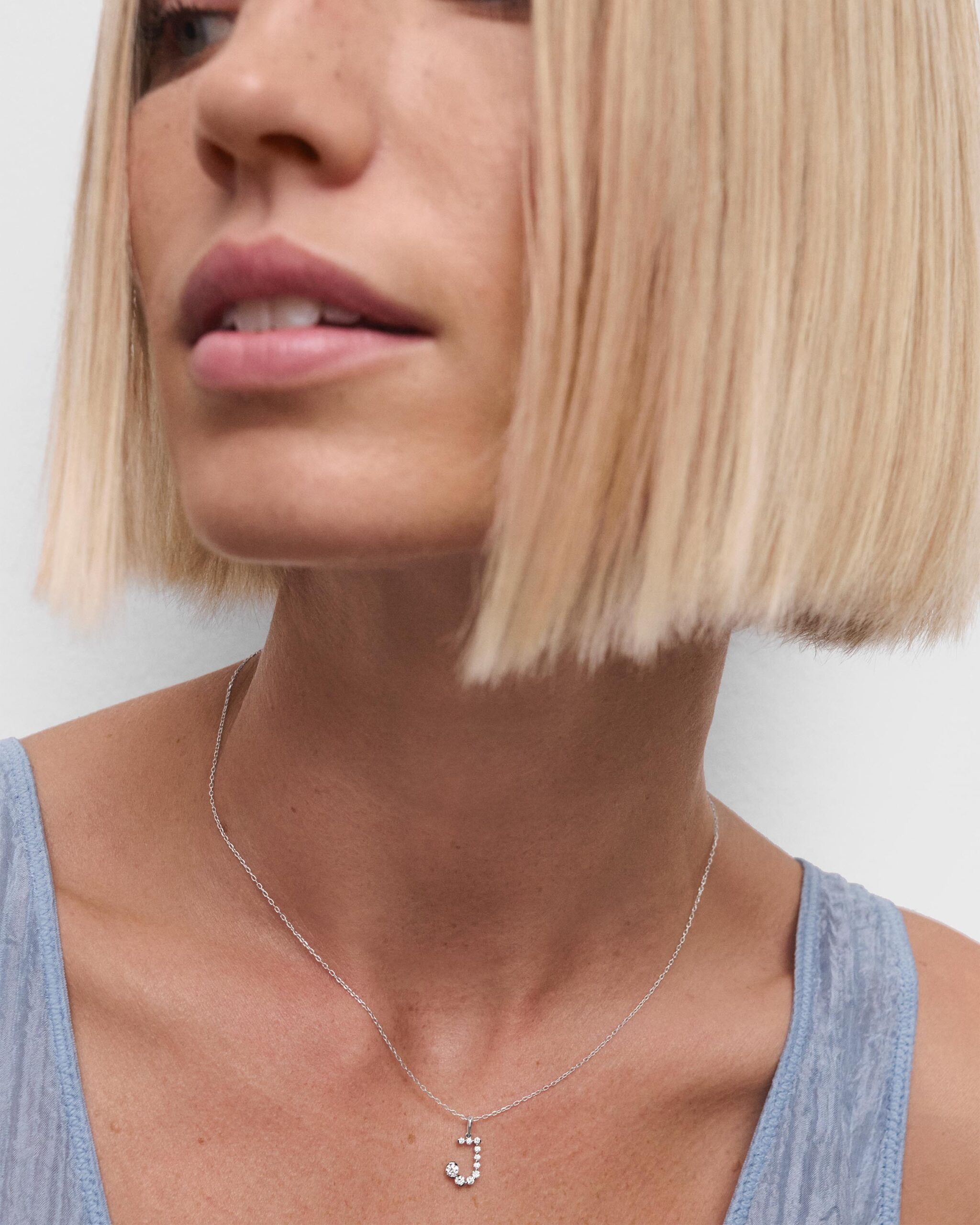 Diamonds and white gold Initial pendant