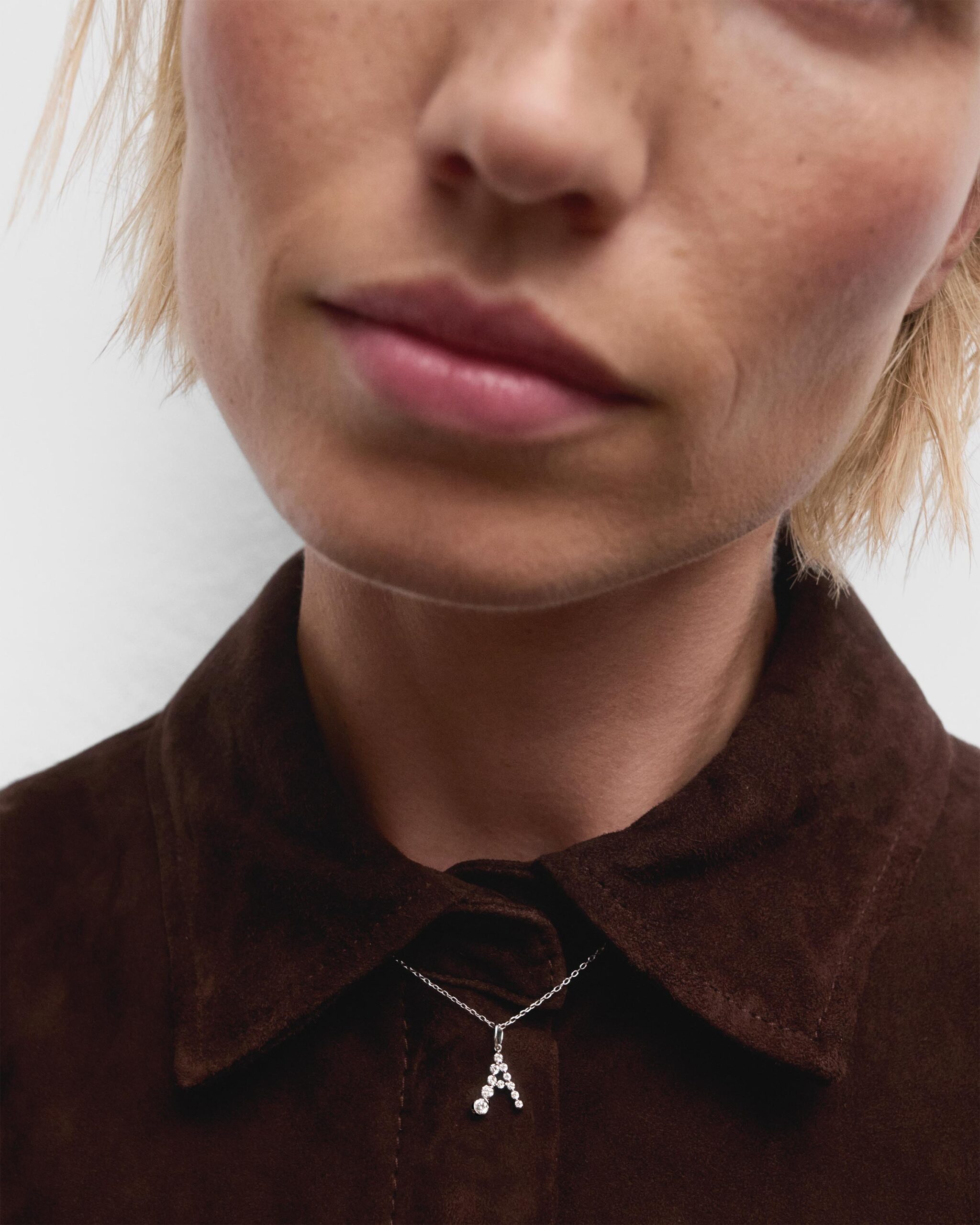 Diamonds and white gold Initial pendant