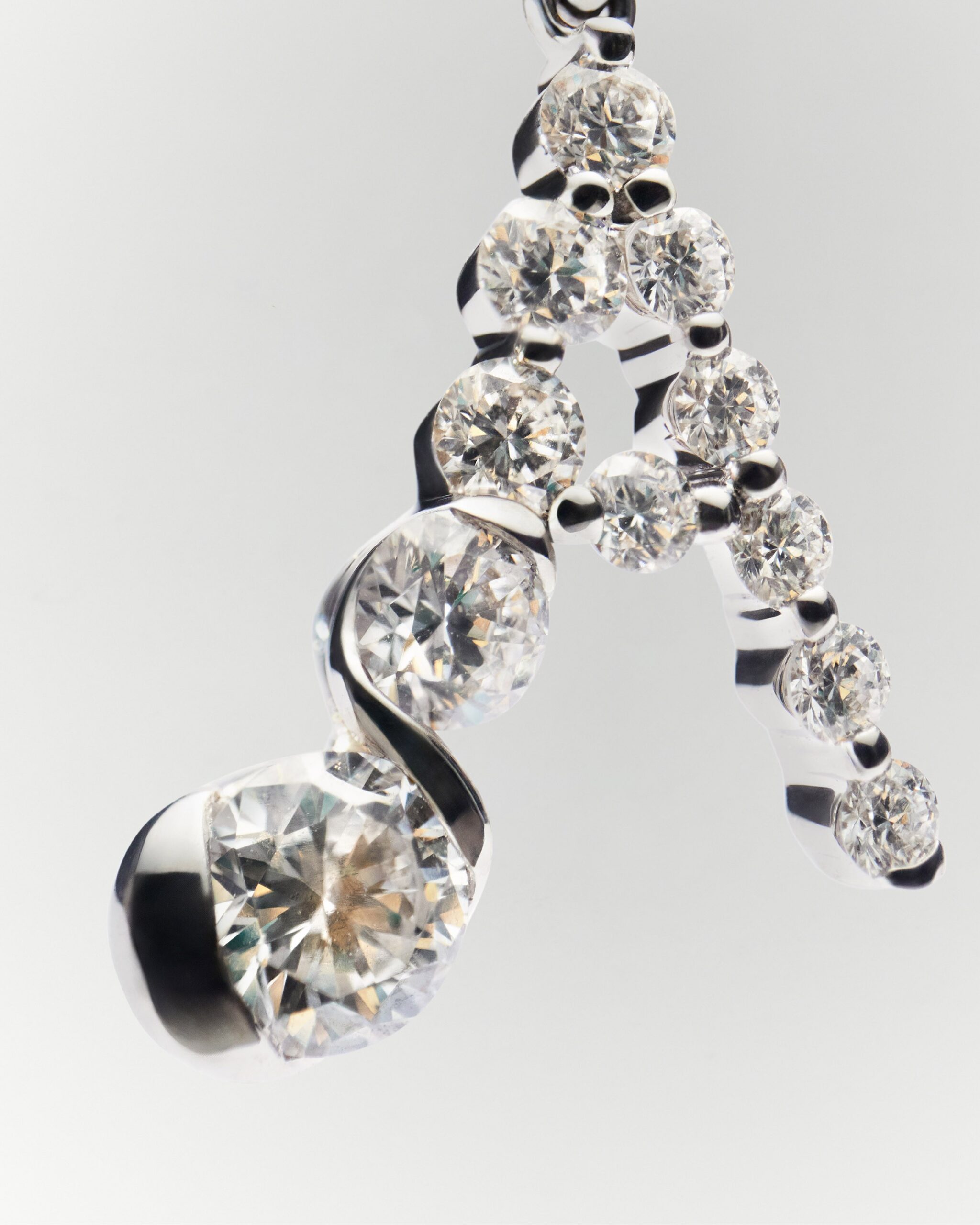 Diamonds and white gold Initial pendant