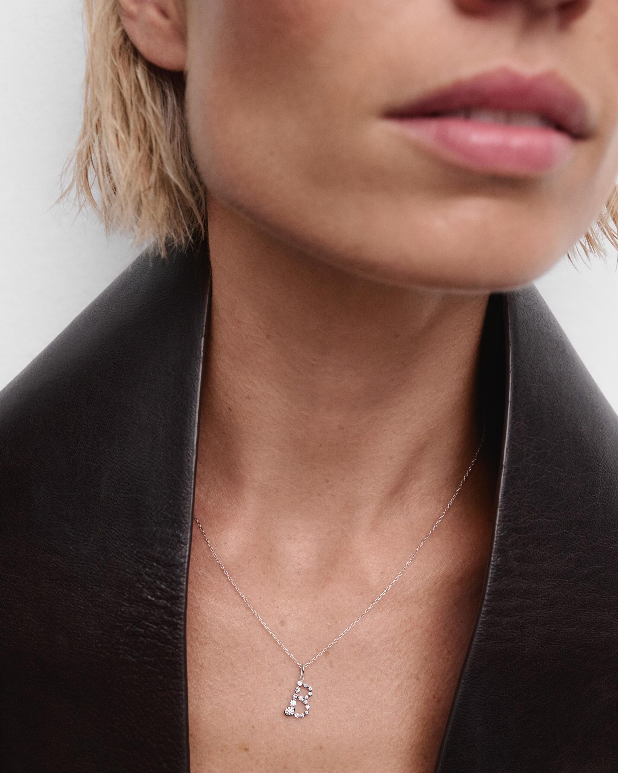 Diamonds and white gold Initial pendant