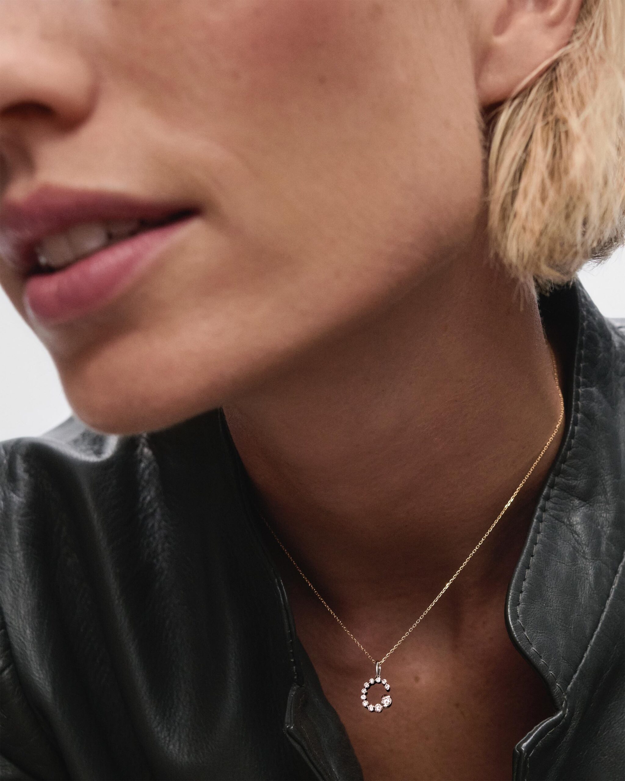 Diamonds and white gold Initial pendant