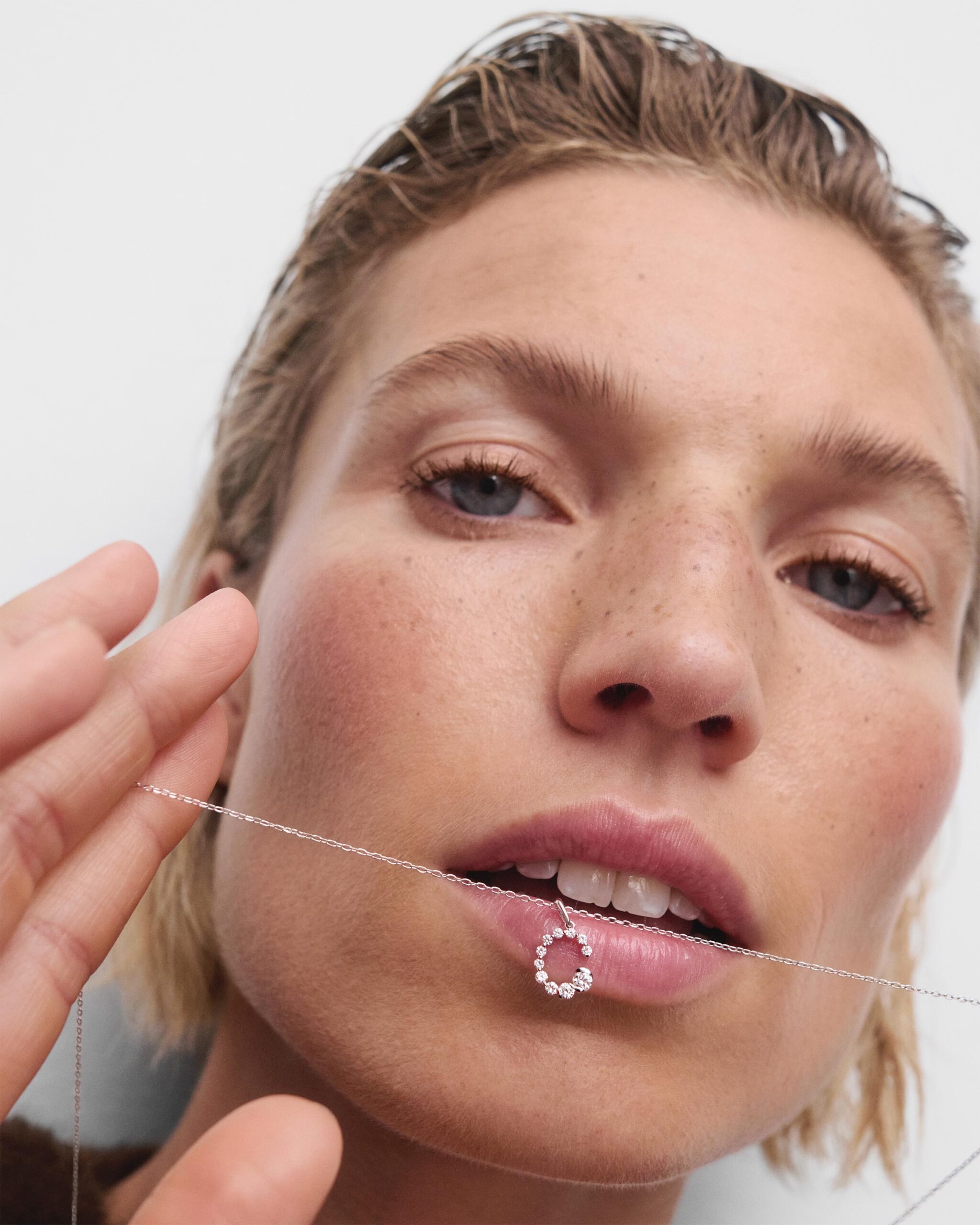 Diamonds and white gold Initial pendant