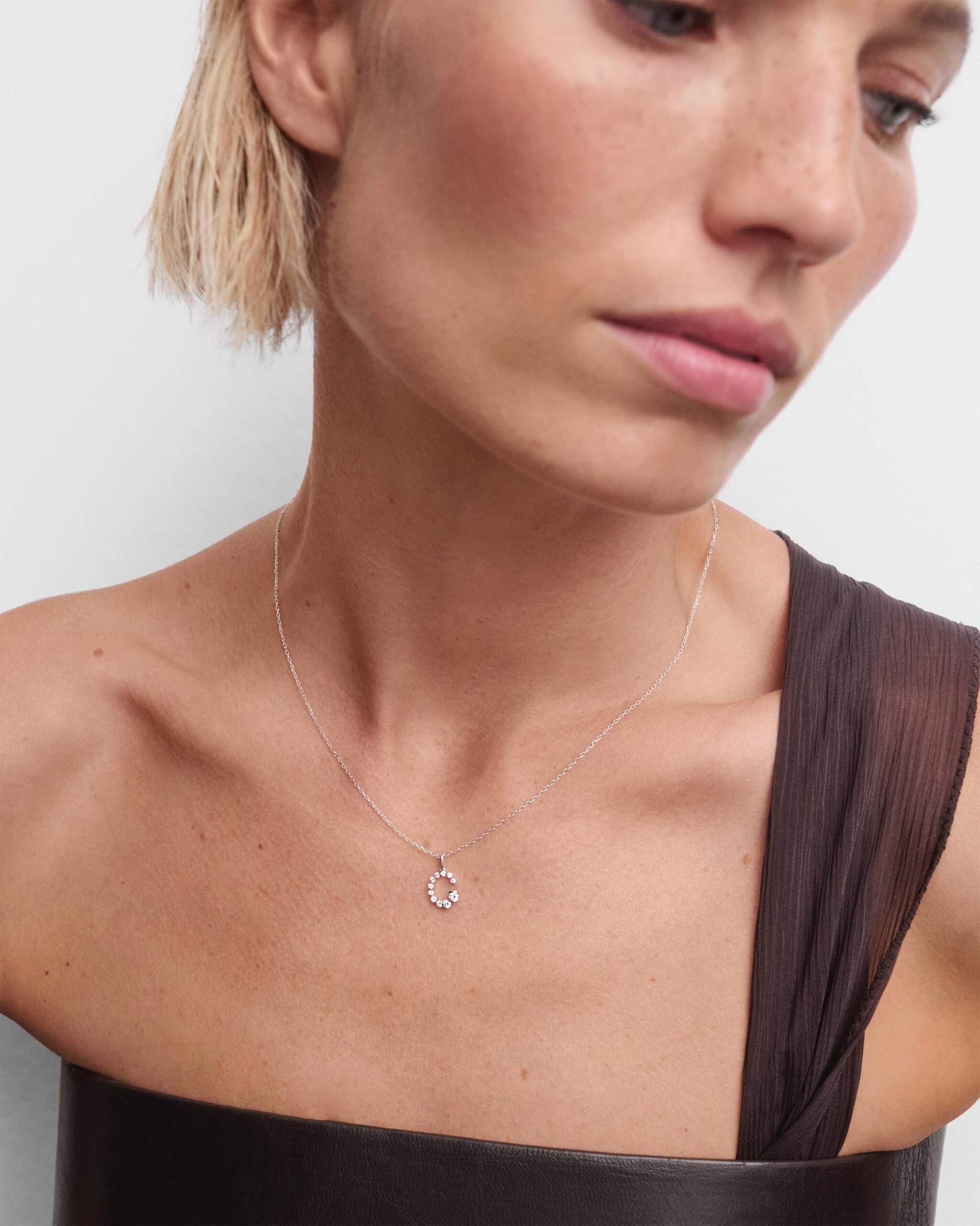Diamonds and white gold Initial pendant