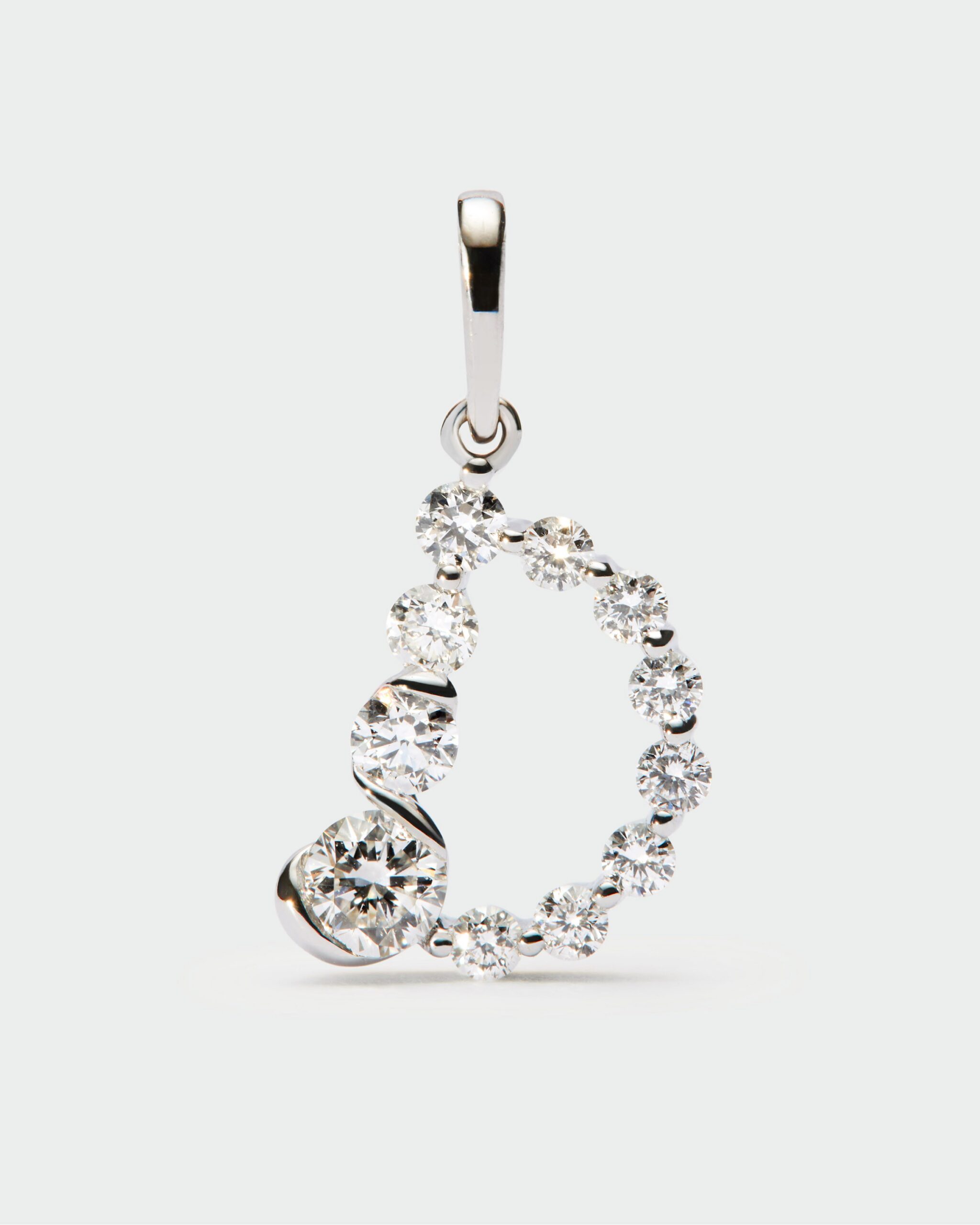Diamonds and white gold Initial pendant