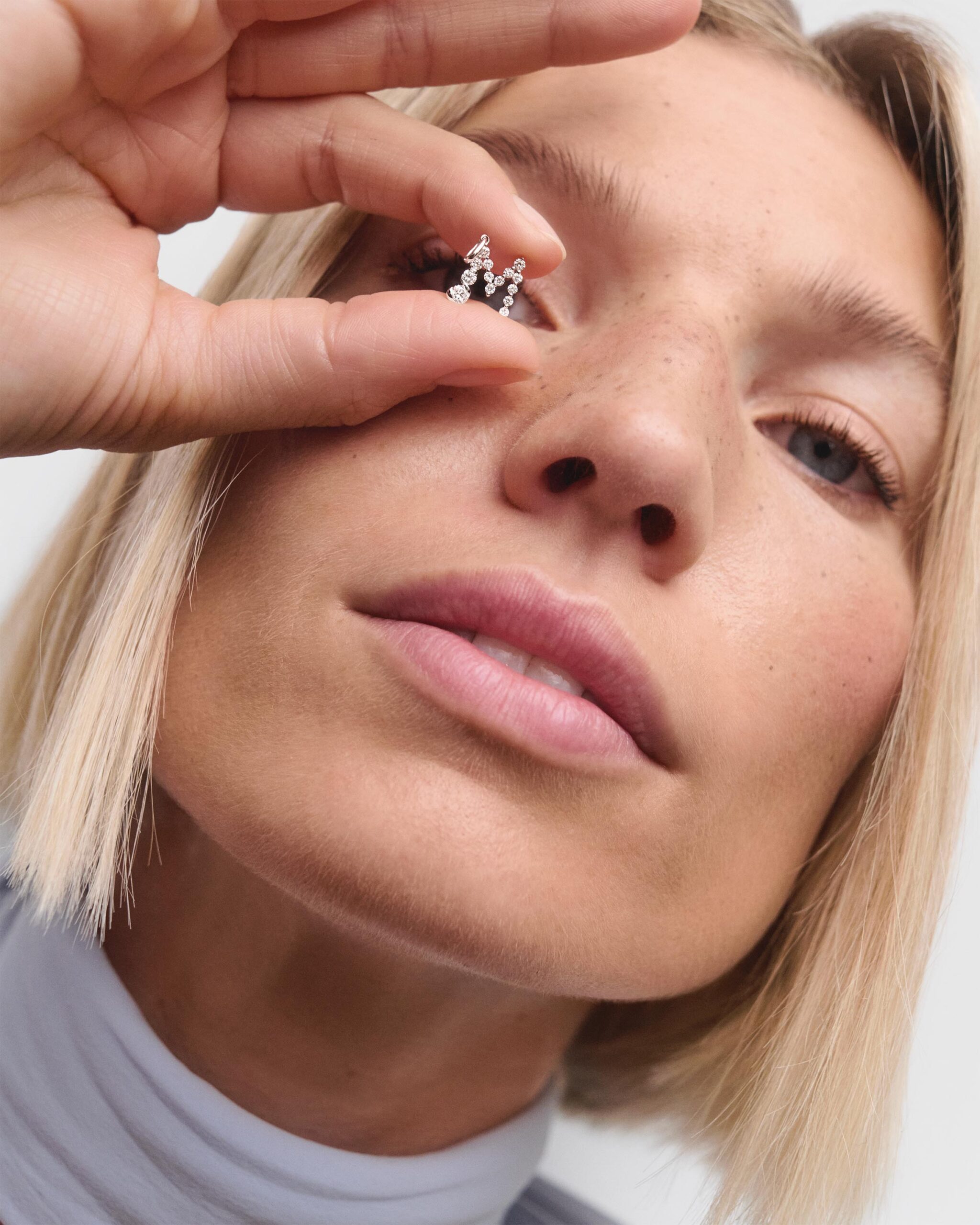 Diamonds and white gold Initial pendant