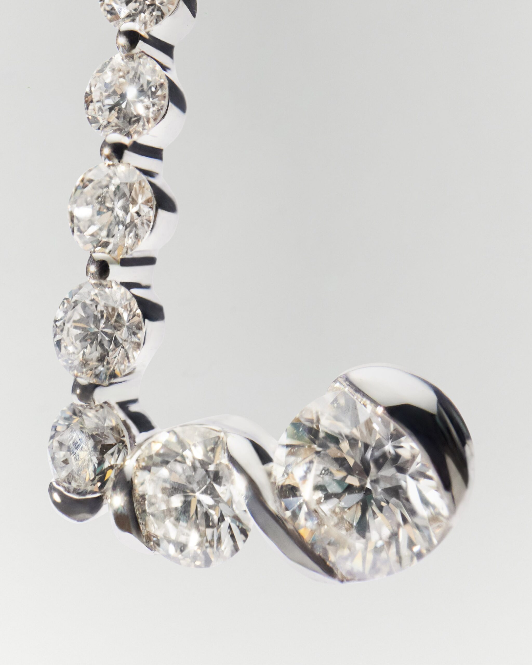 Diamonds and white gold Initial pendant