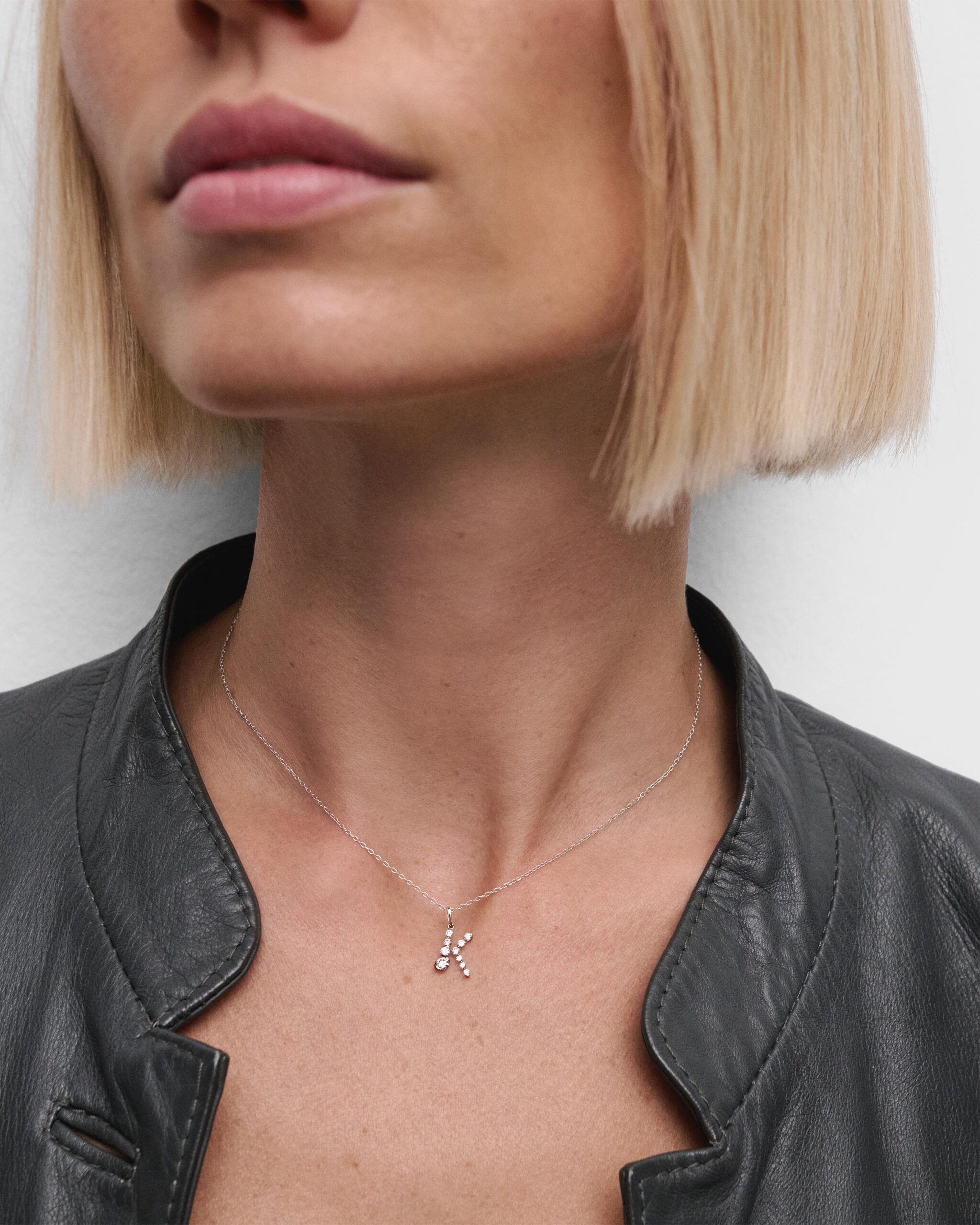Diamonds and white gold Initial pendant
