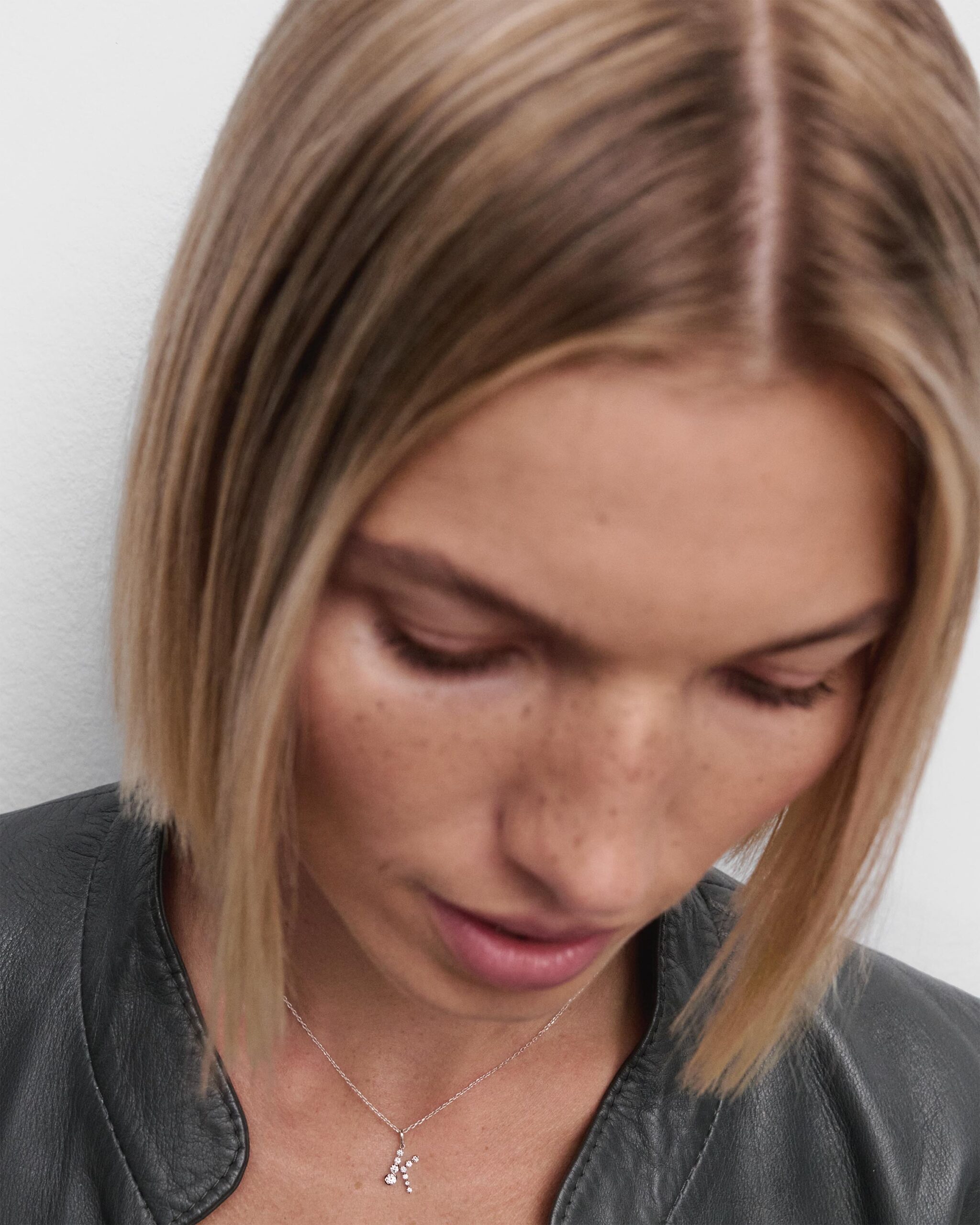 Diamonds and white gold Initial pendant