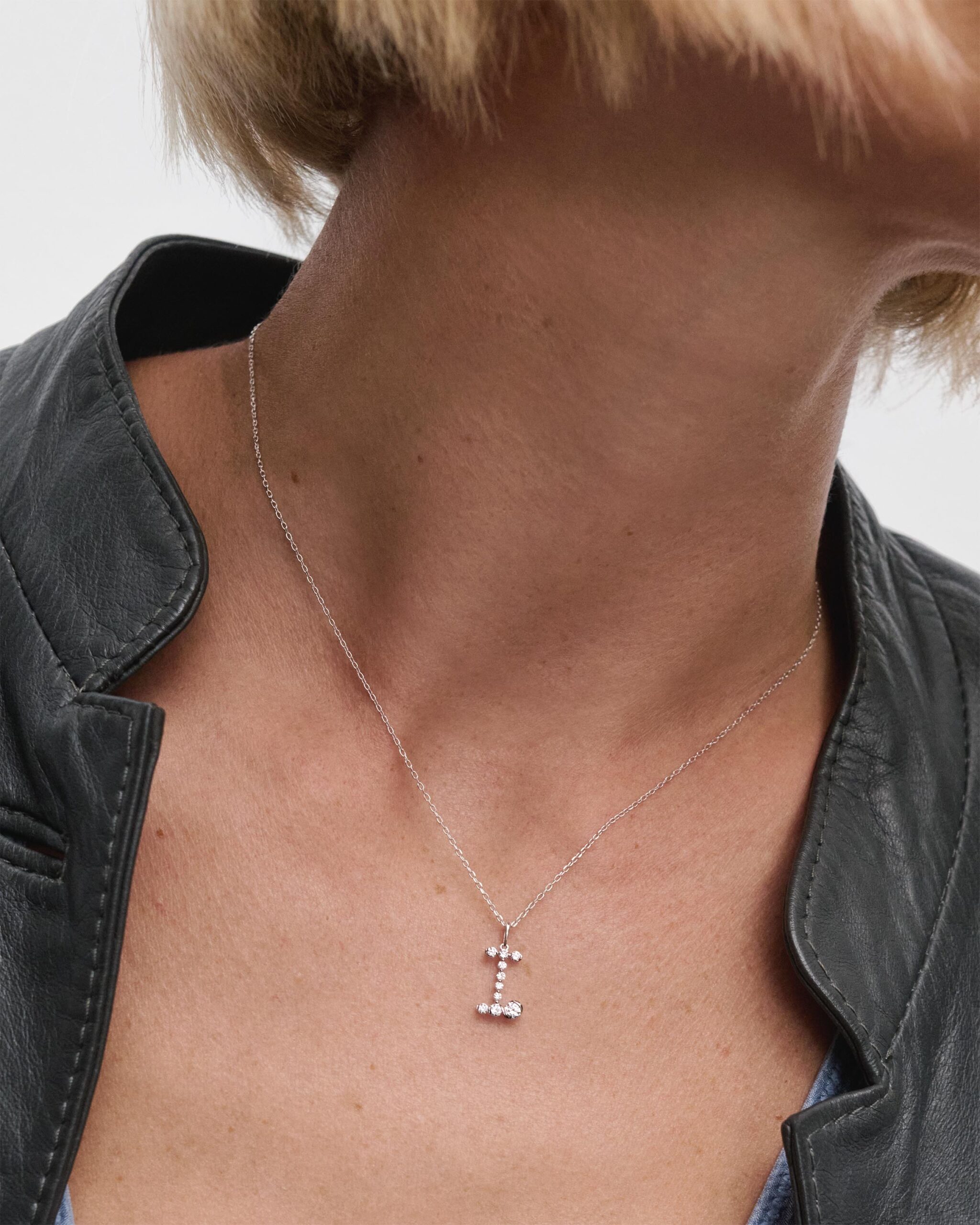 Diamonds and white gold Initial pendant