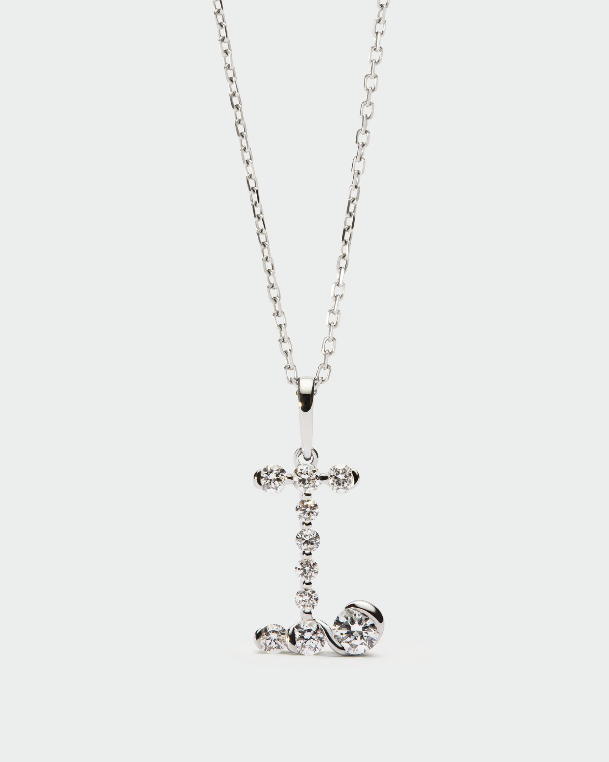 Diamonds and white gold Initial pendant