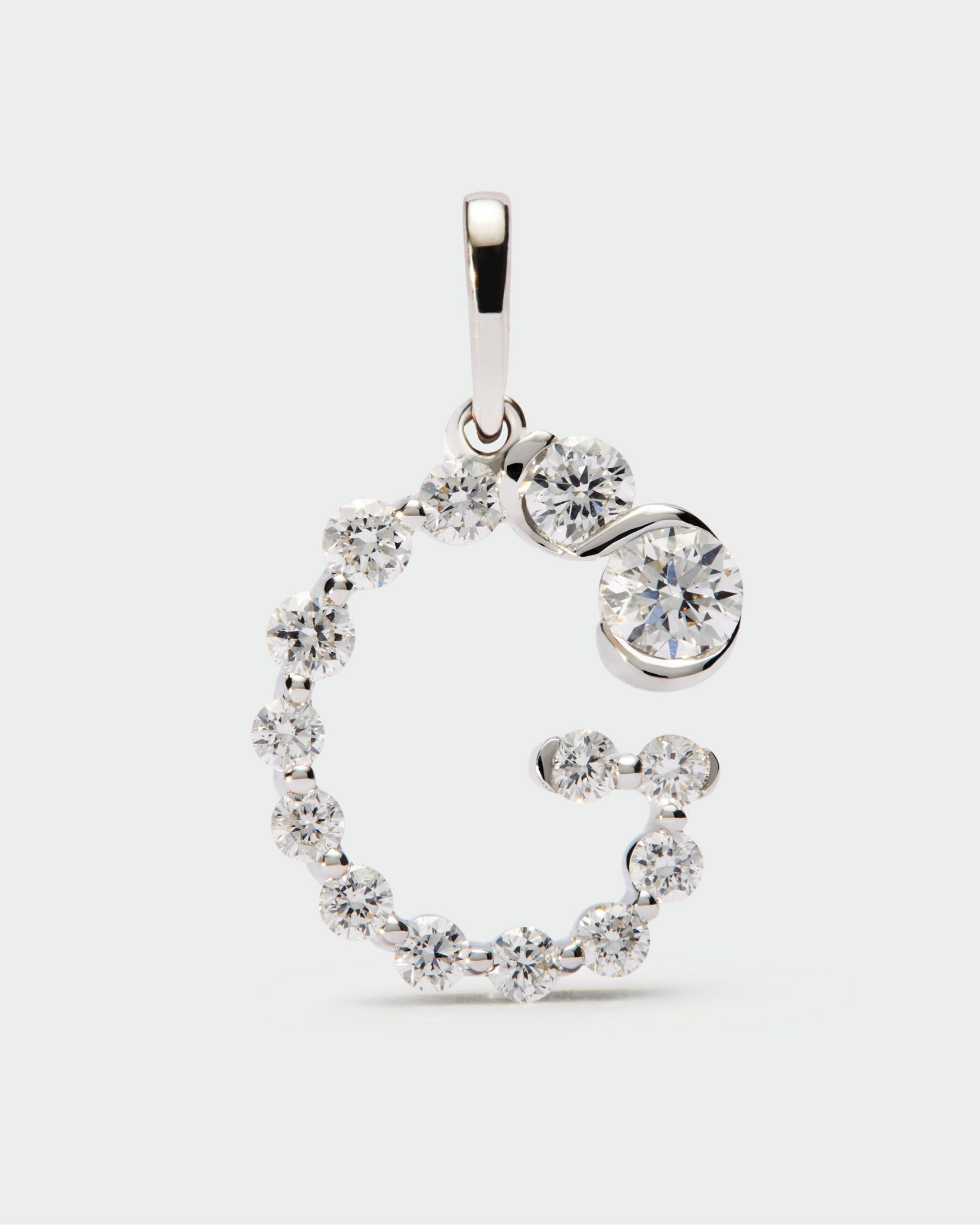Diamonds and white gold Initial pendant