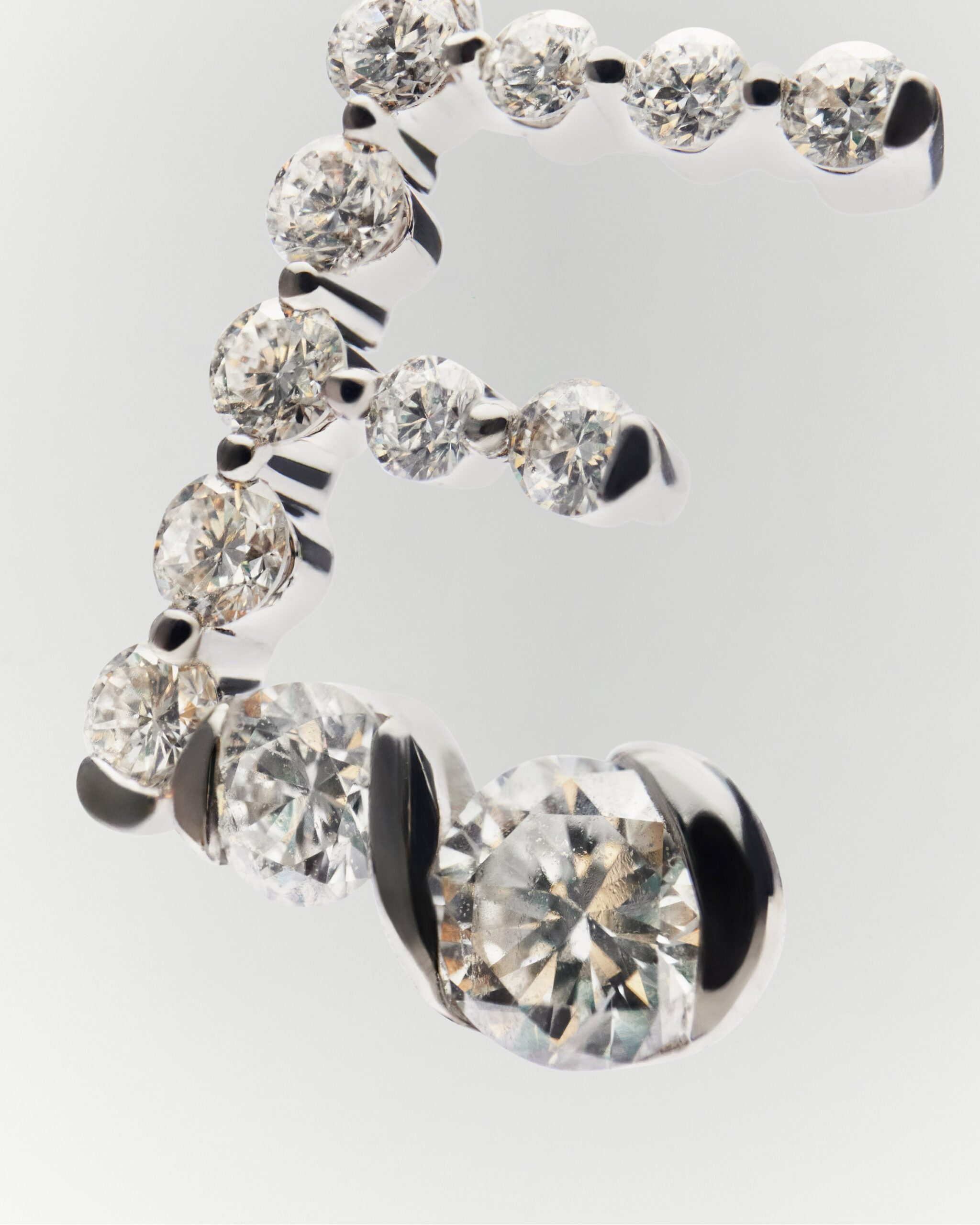 Diamonds and white gold Initial pendant