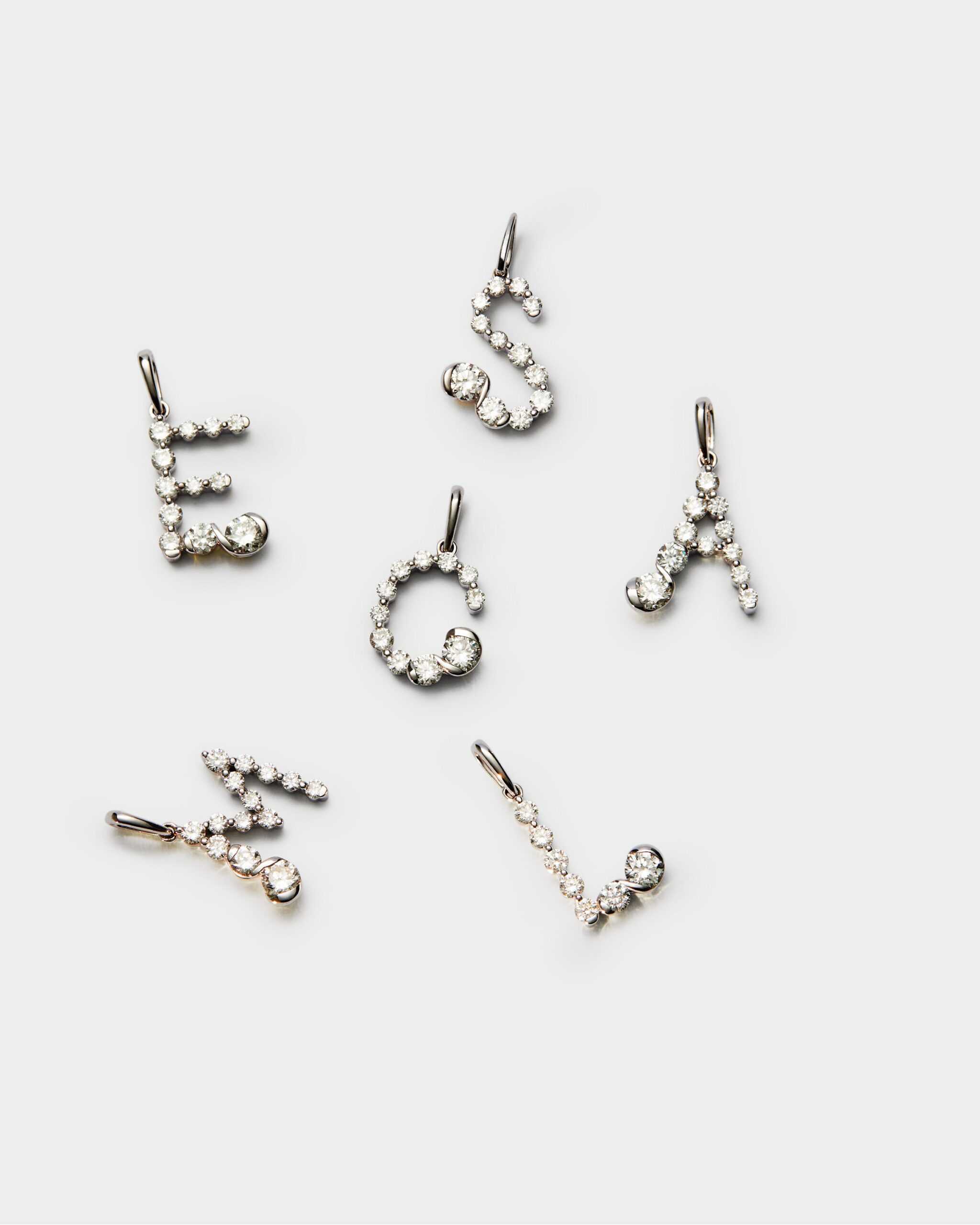 Diamonds and white gold Initial pendant