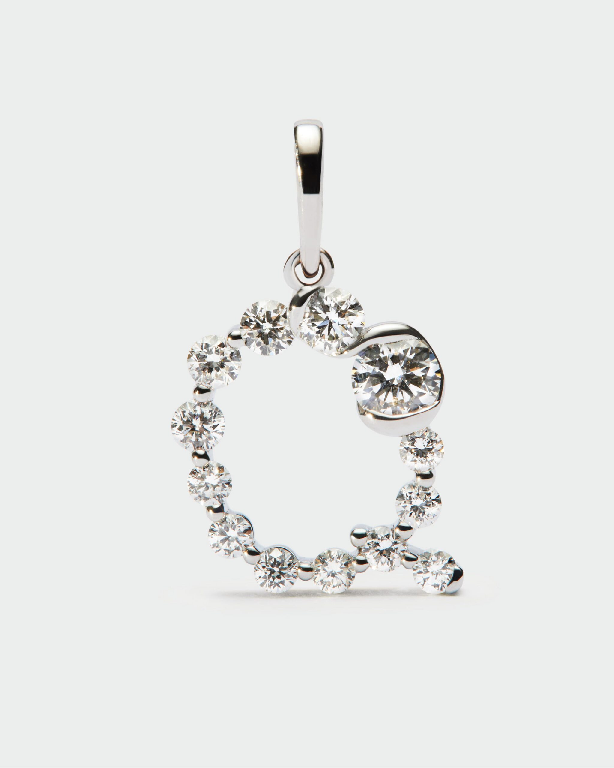 Diamonds and white gold Initial pendant