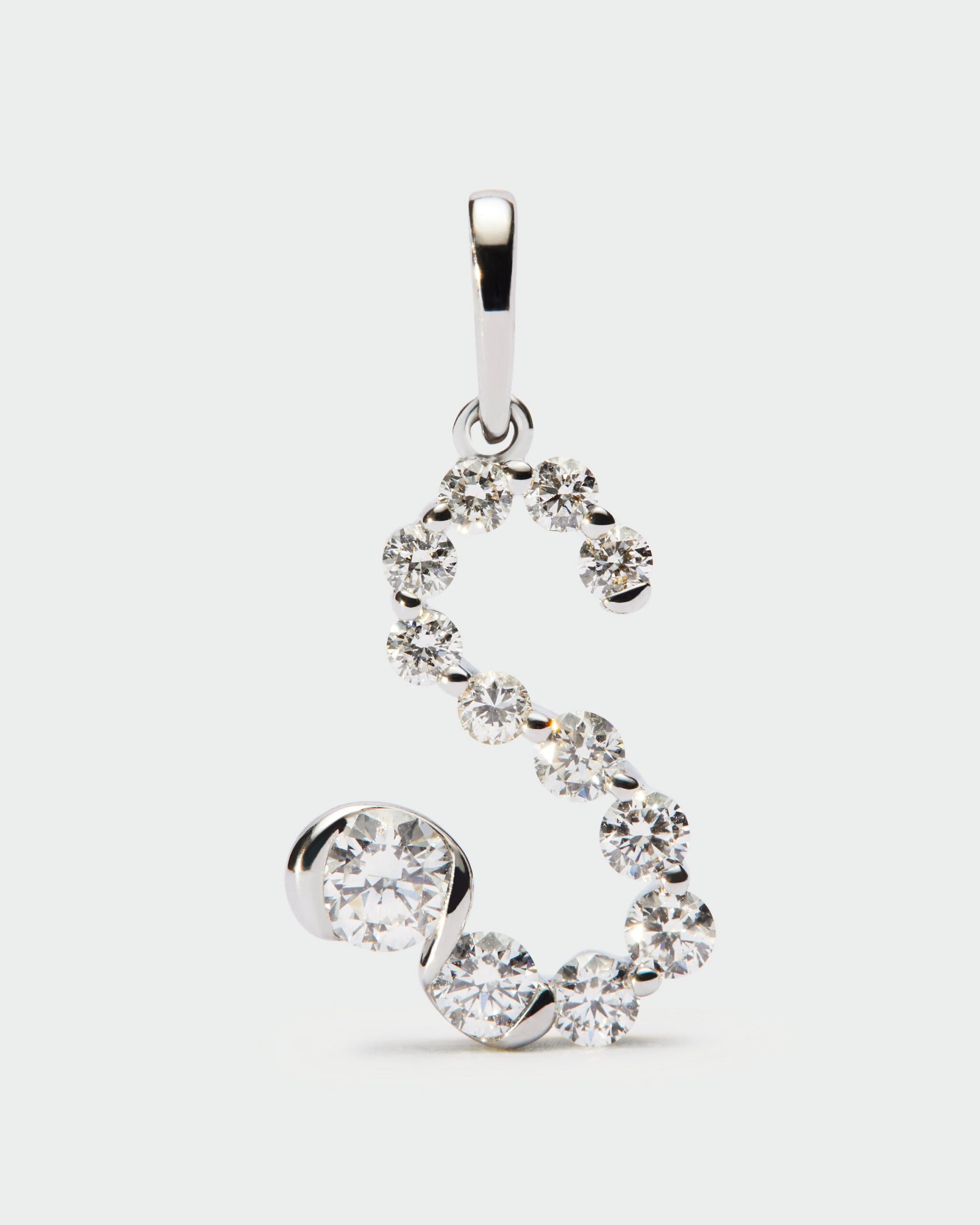 Diamonds and white gold Initial pendant