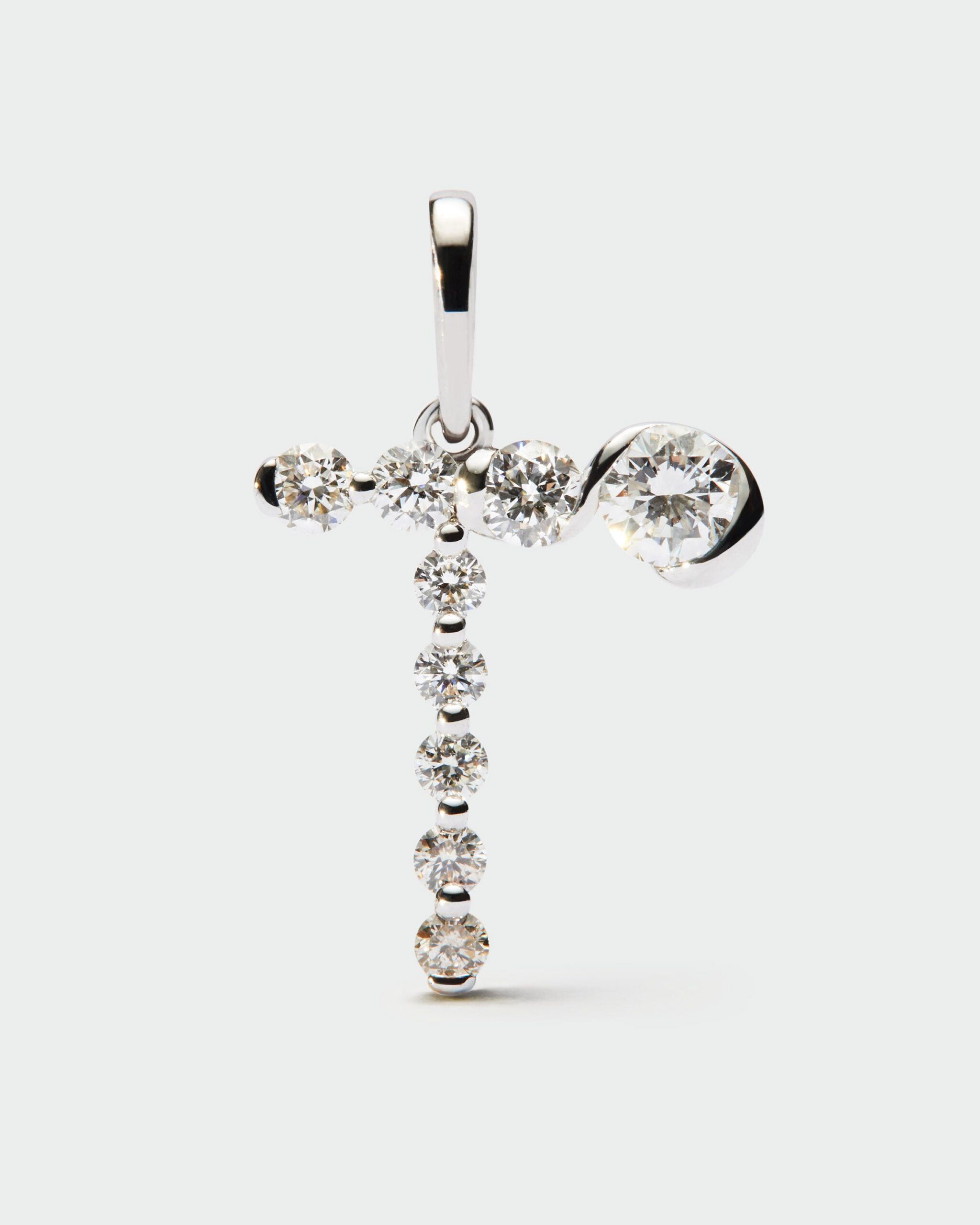 Diamonds and white gold Initial pendant