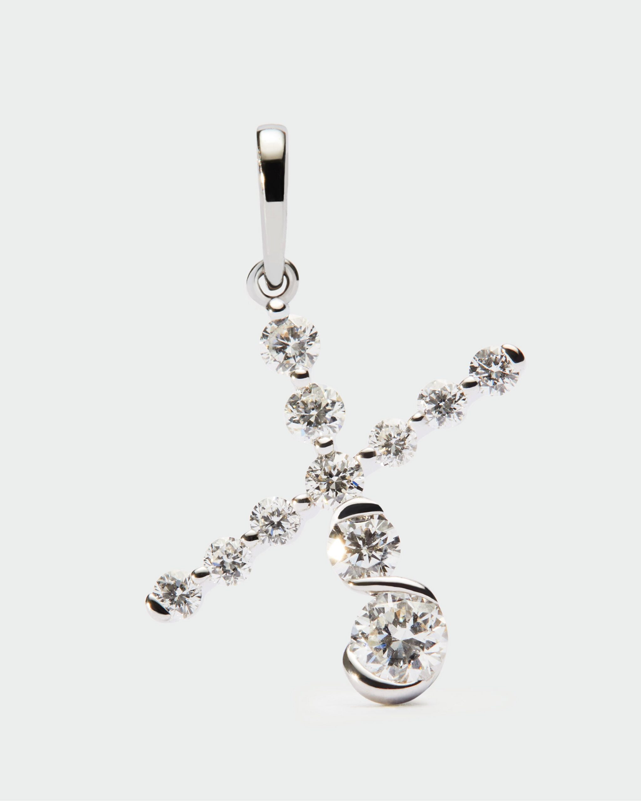 Diamonds and white gold Initial pendant
