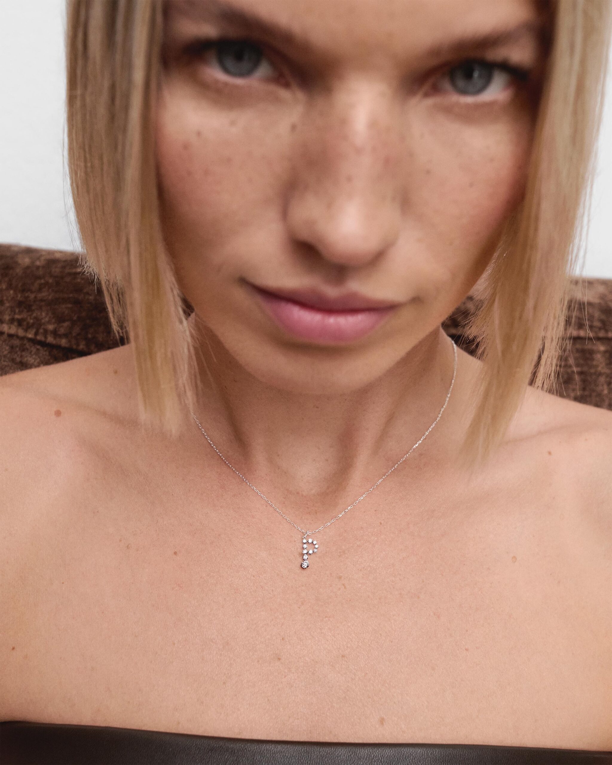 Diamonds and white gold Initial pendant