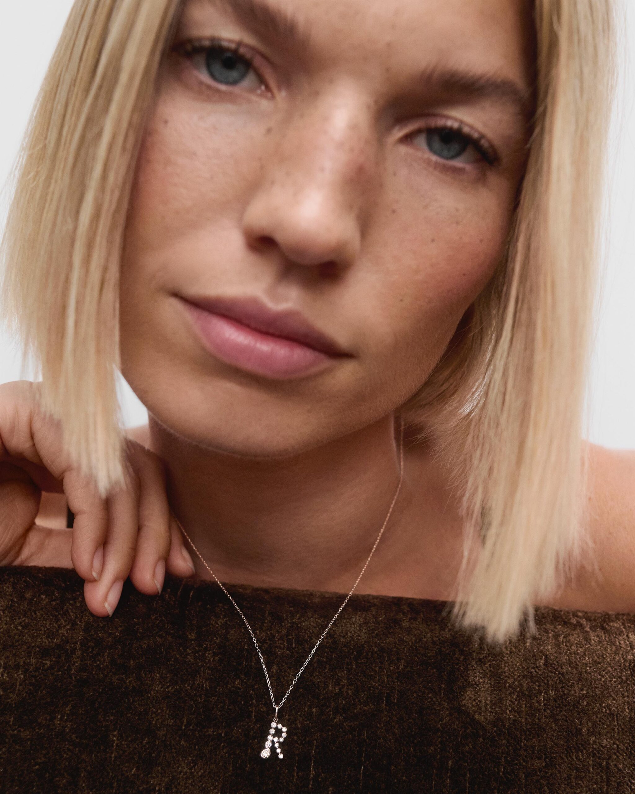 Diamonds and white gold Initial pendant