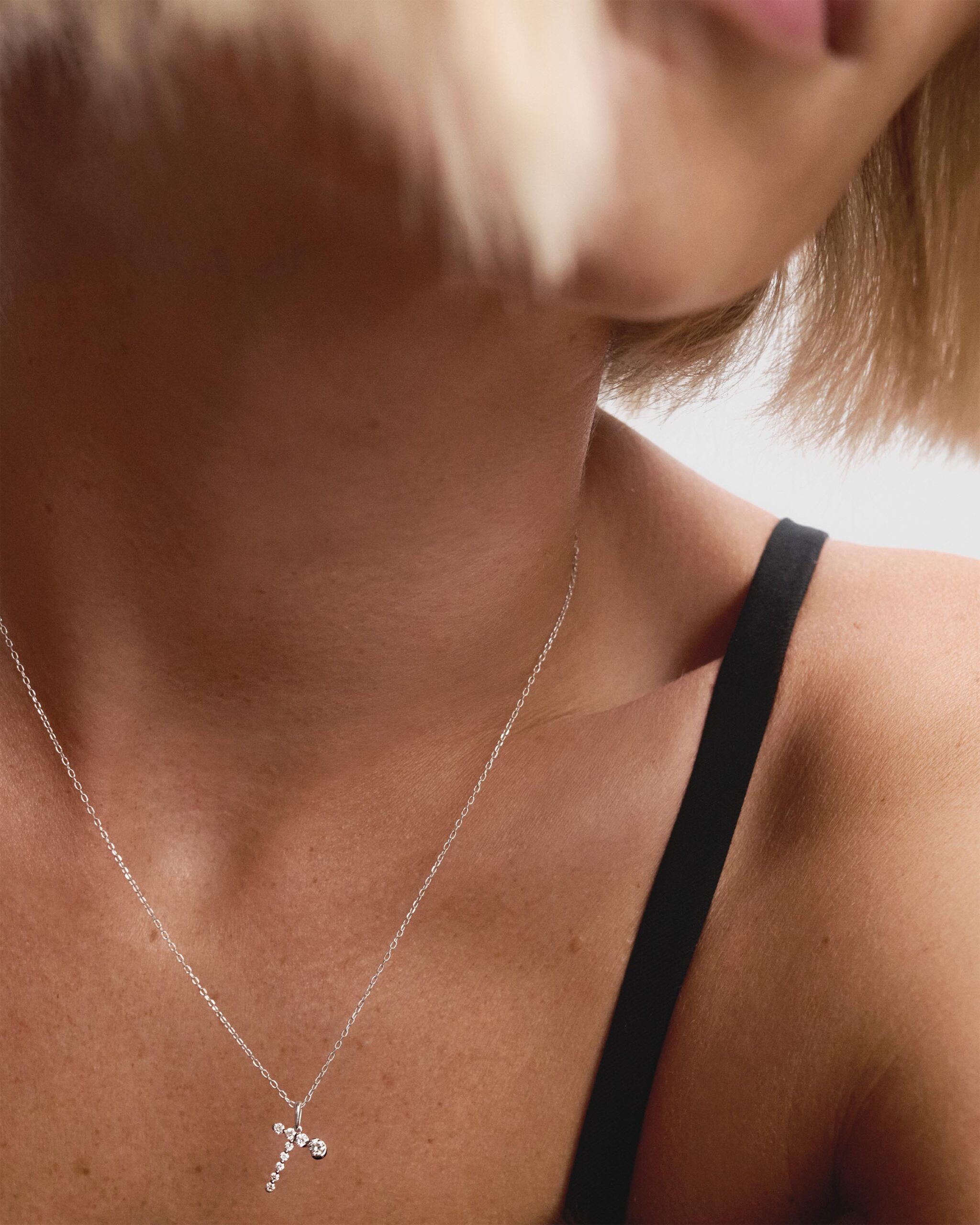 Diamonds and white gold Initial pendant