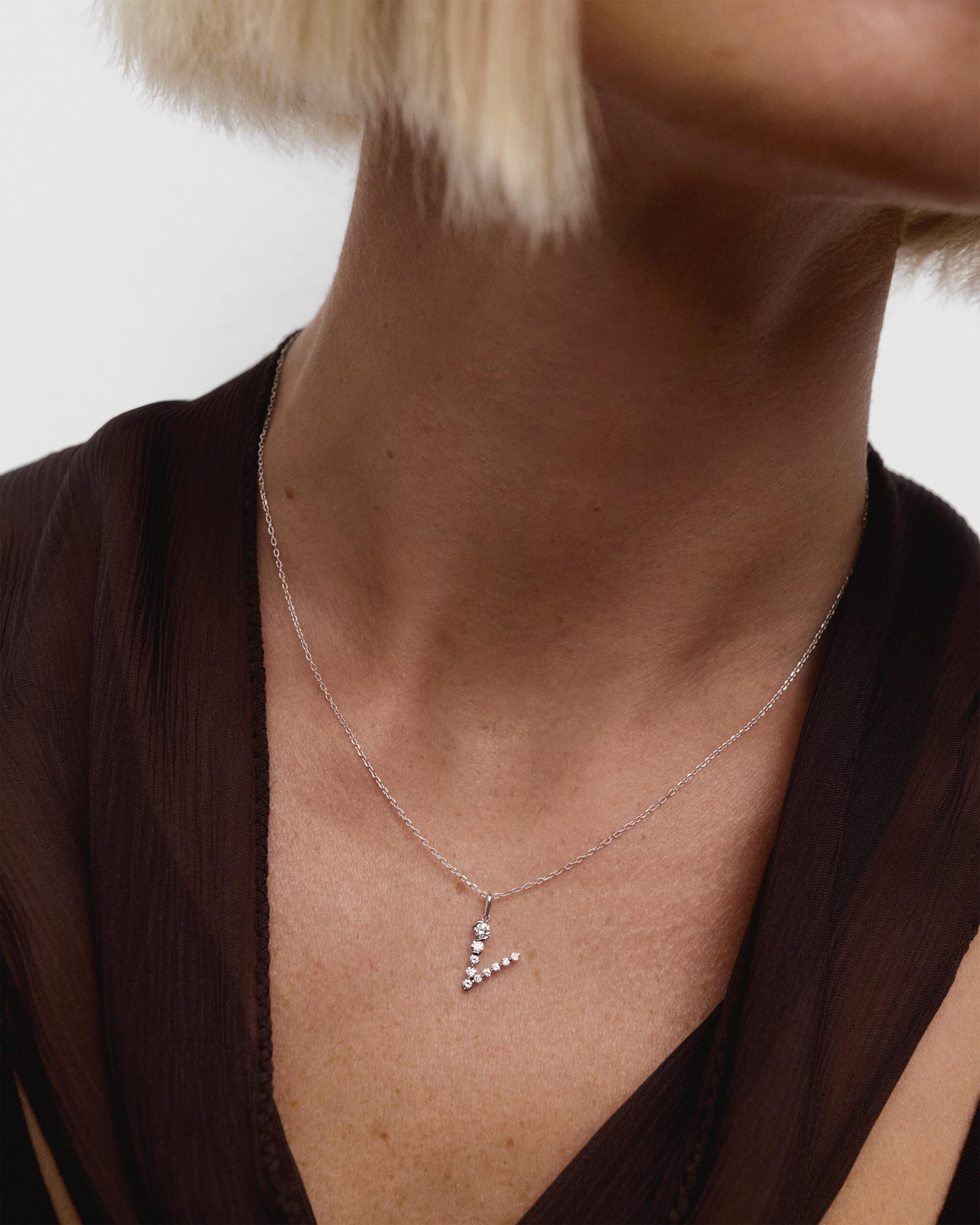 Diamonds and white gold Initial pendant