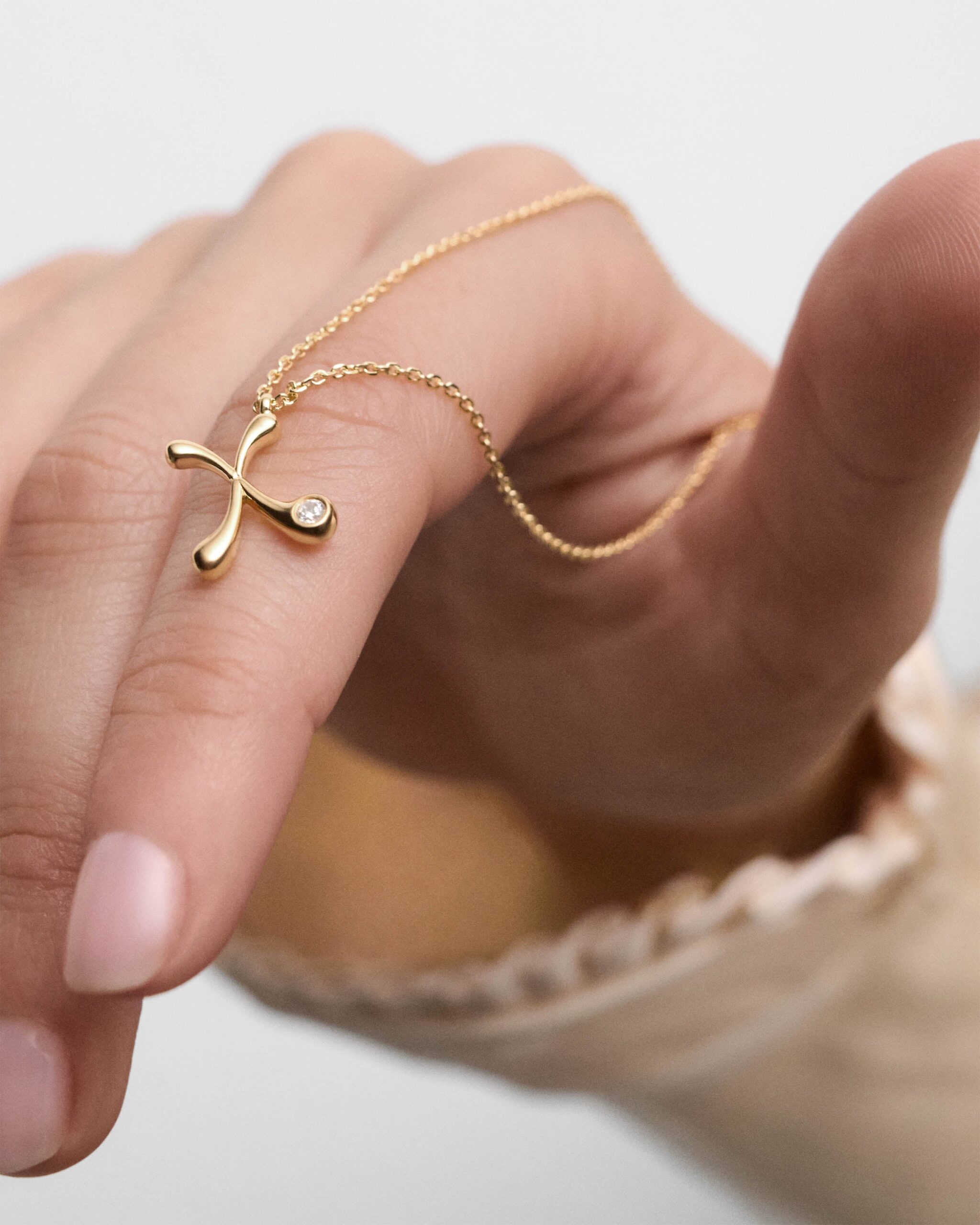 Initial pendant necklace