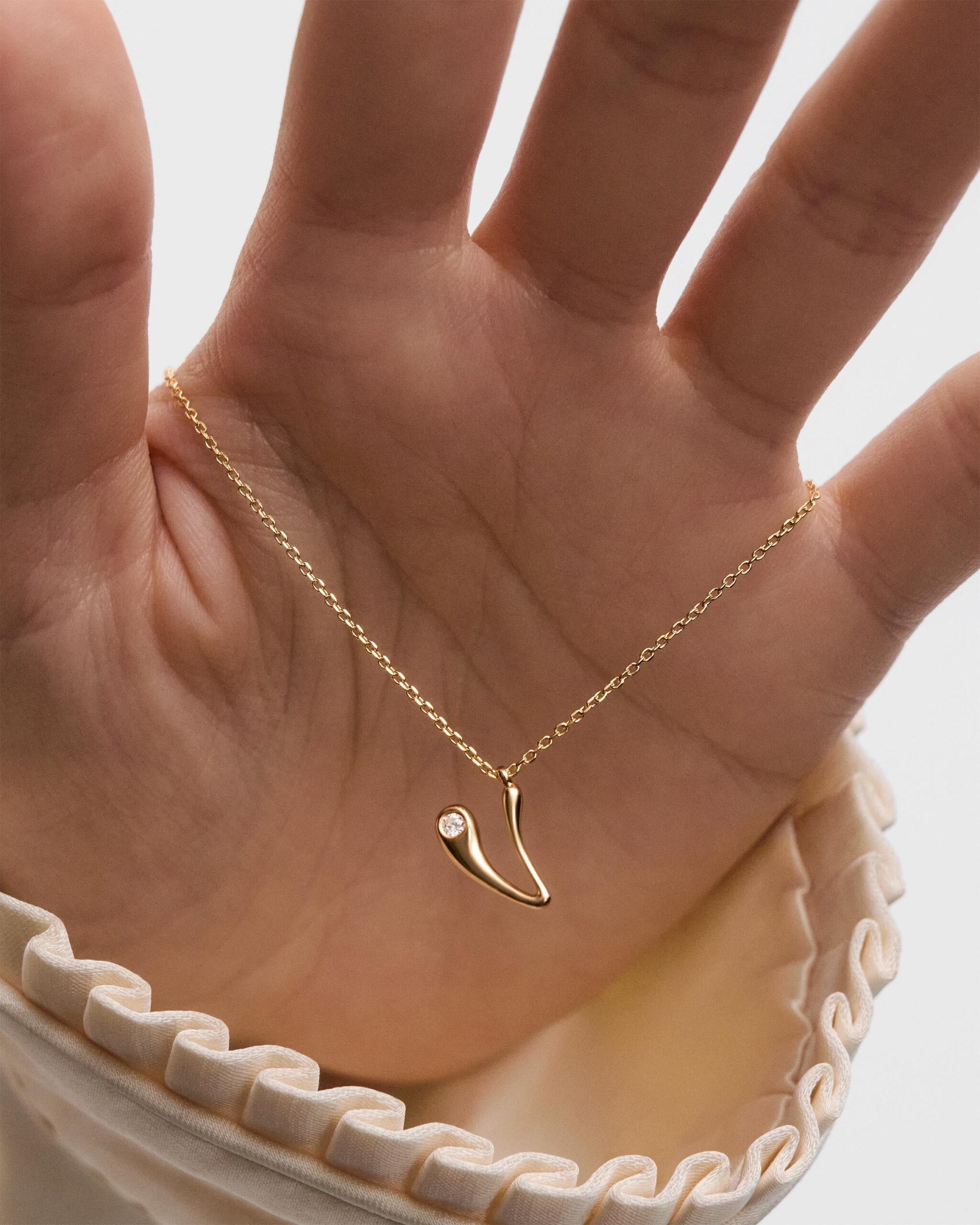 Initial pendant necklace