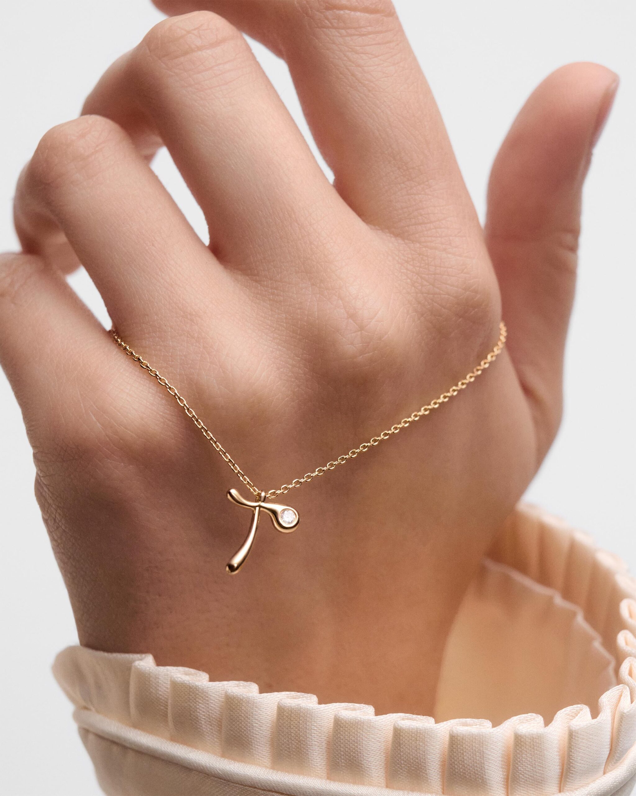 Initial pendant necklace