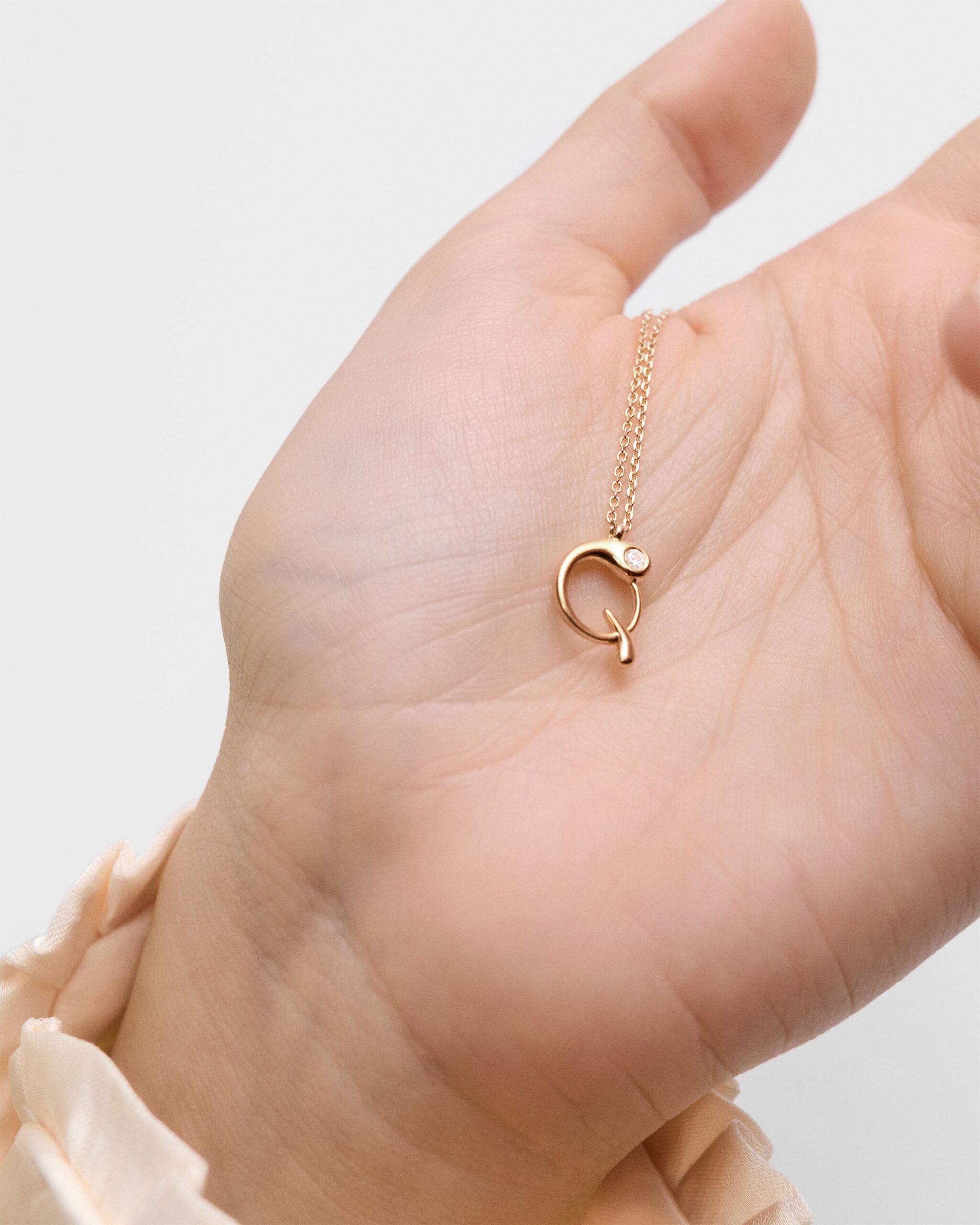 Initial pendant necklace