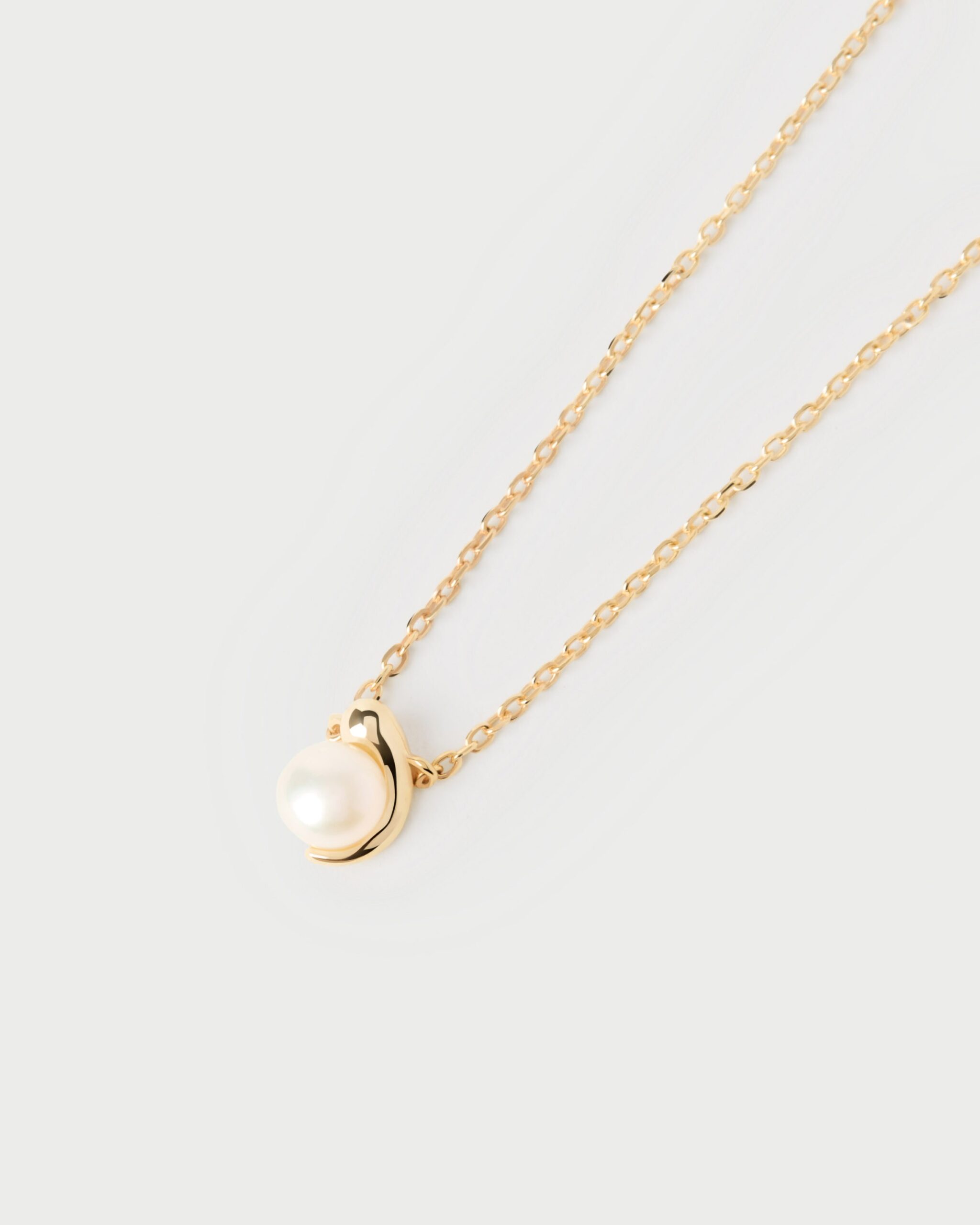 La perla solitary necklace