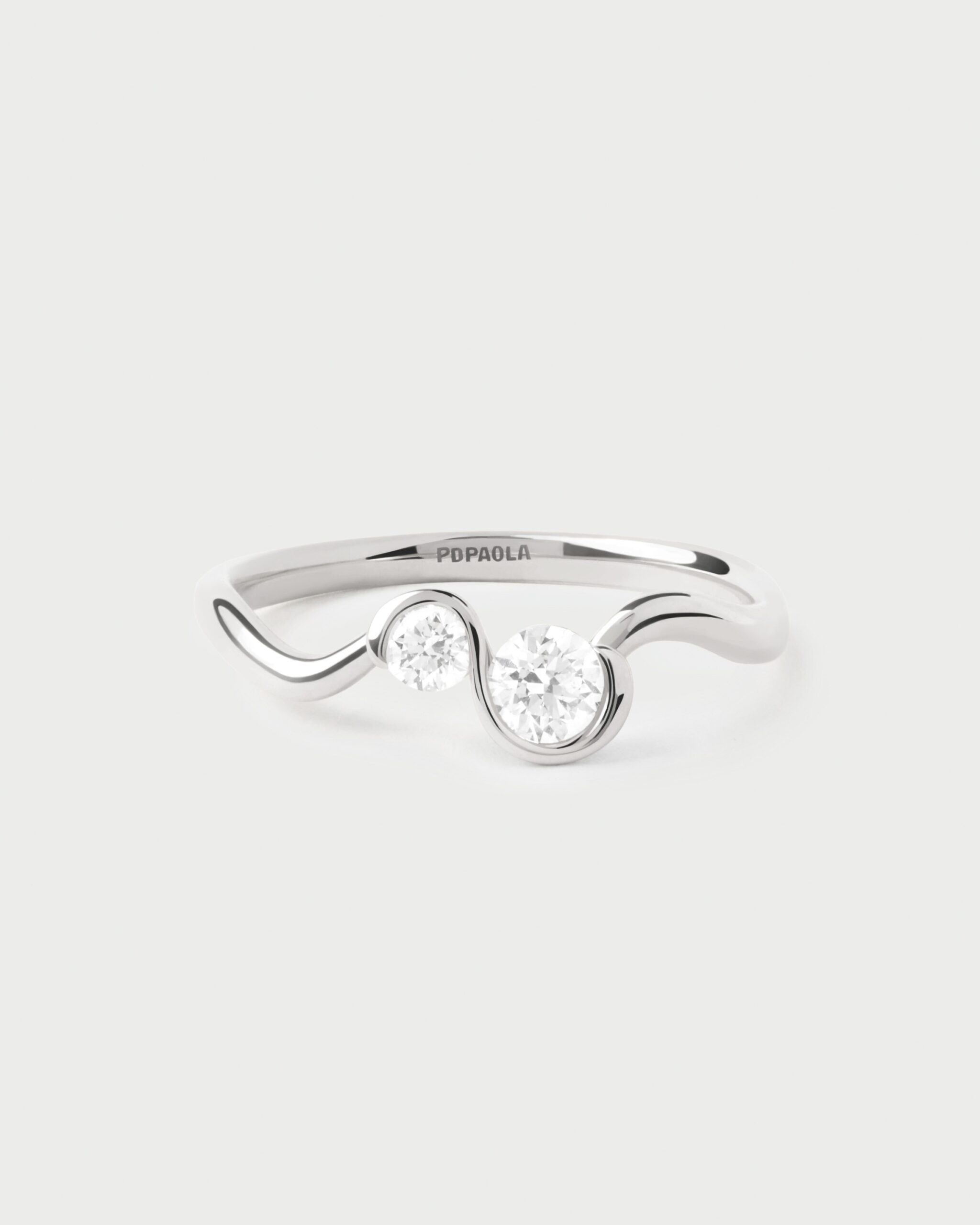 Diamonds and white gold Dafne ring