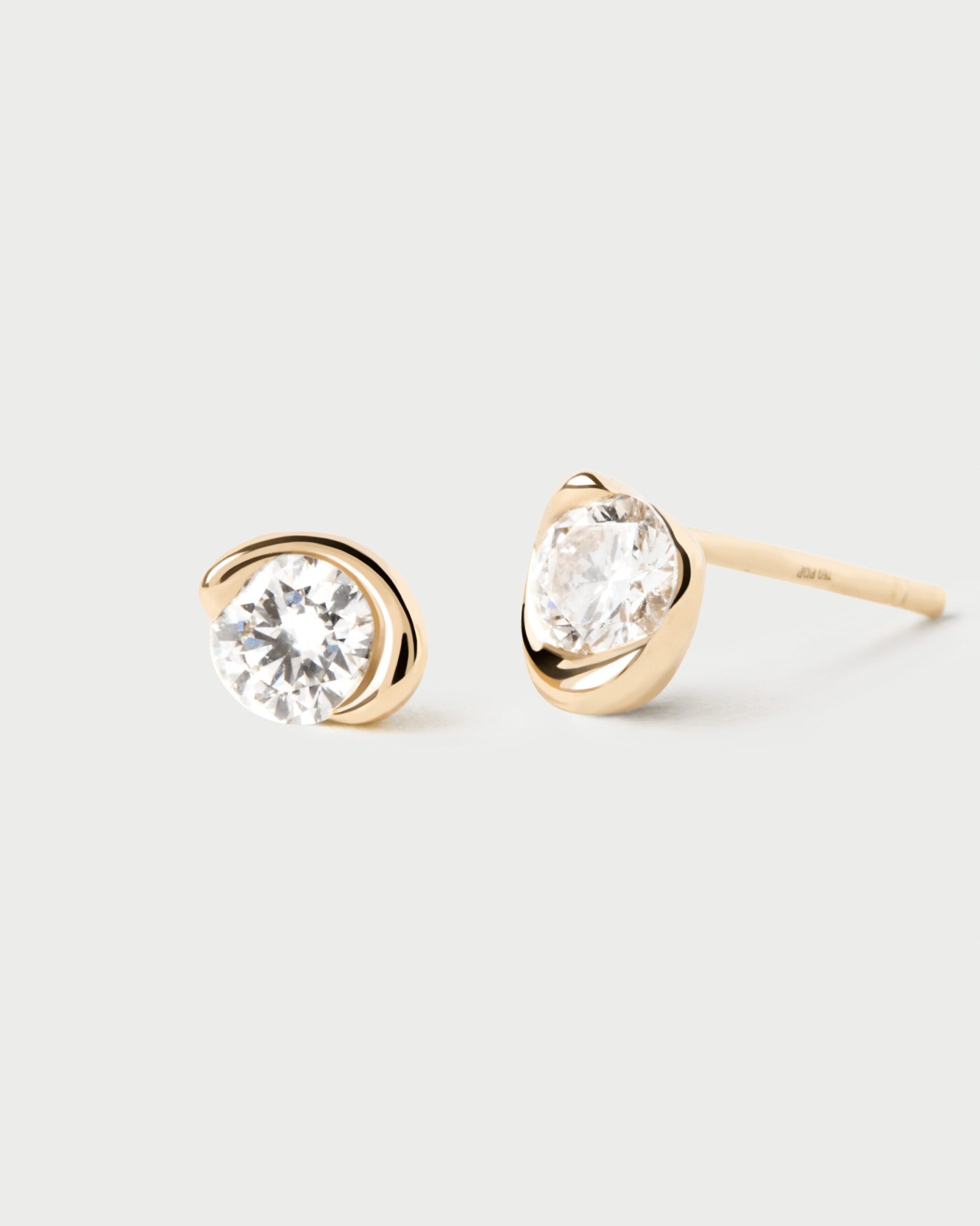 Diamonds and white gold delia stud earrings
