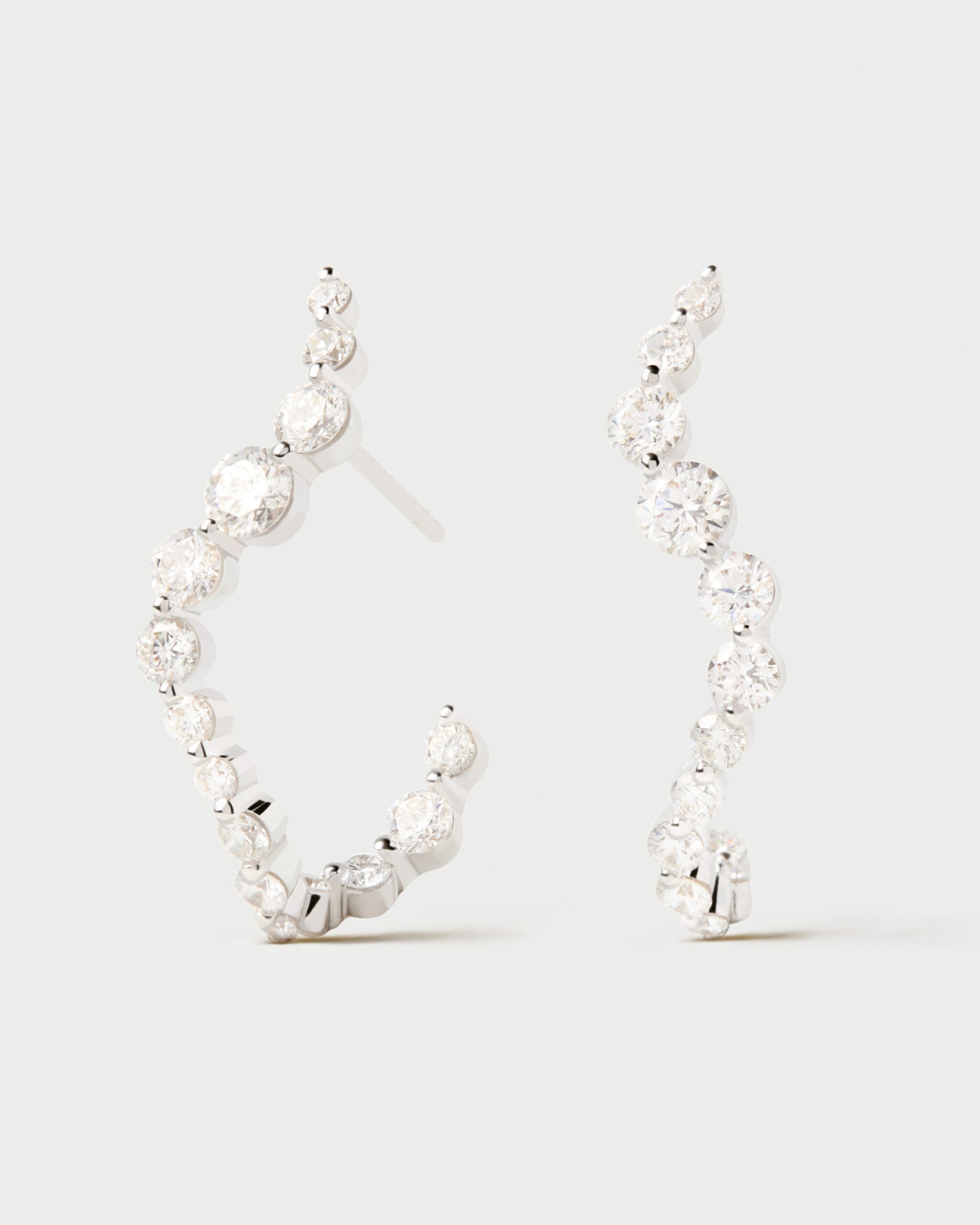 Diamonds and white gold Mini Venus hoops