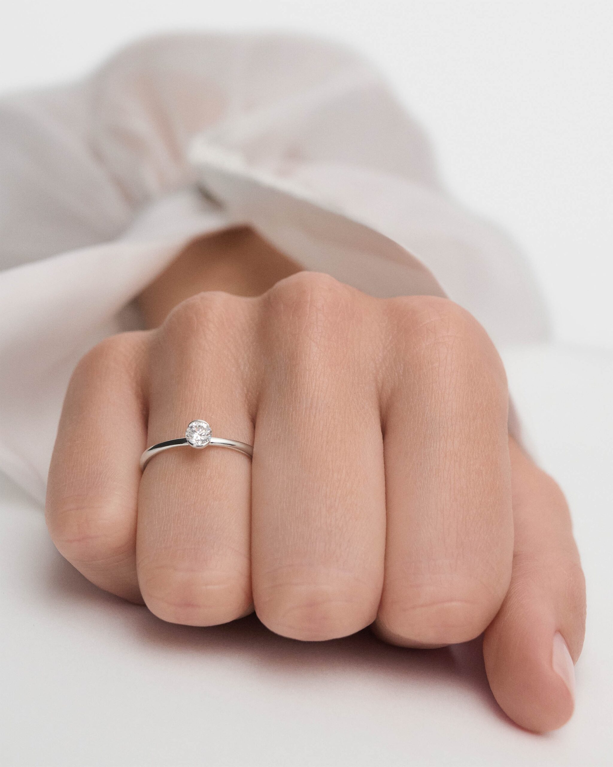 Diamond and white Grace Mini solitary ring