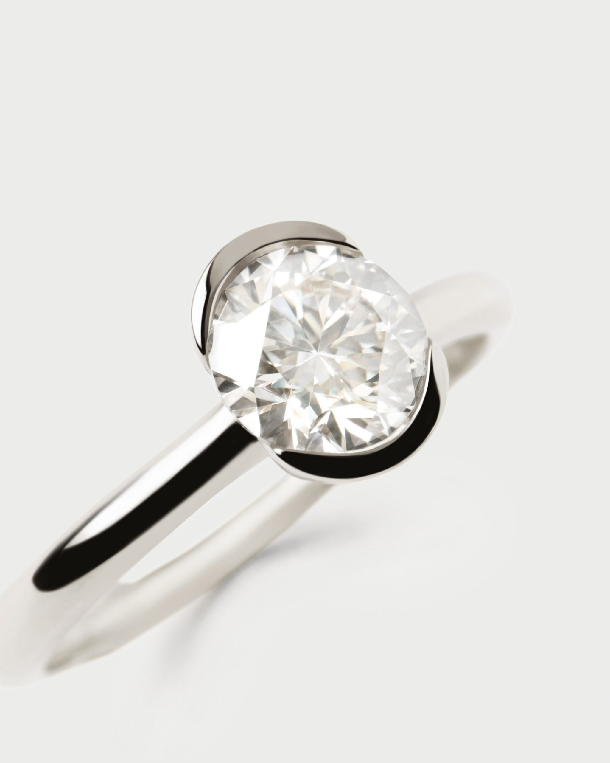 Diamond and white gold Grace solitary ring