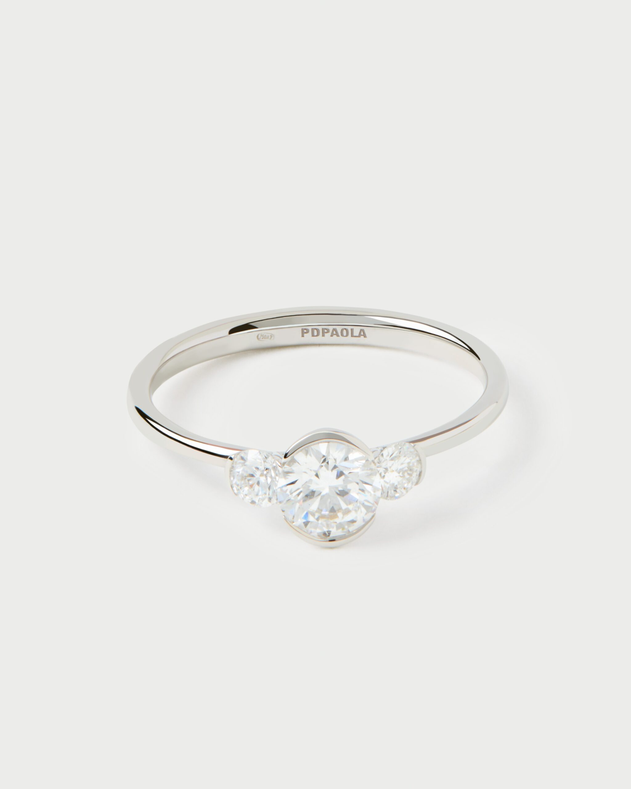 Diamonds and white gold Eve ring