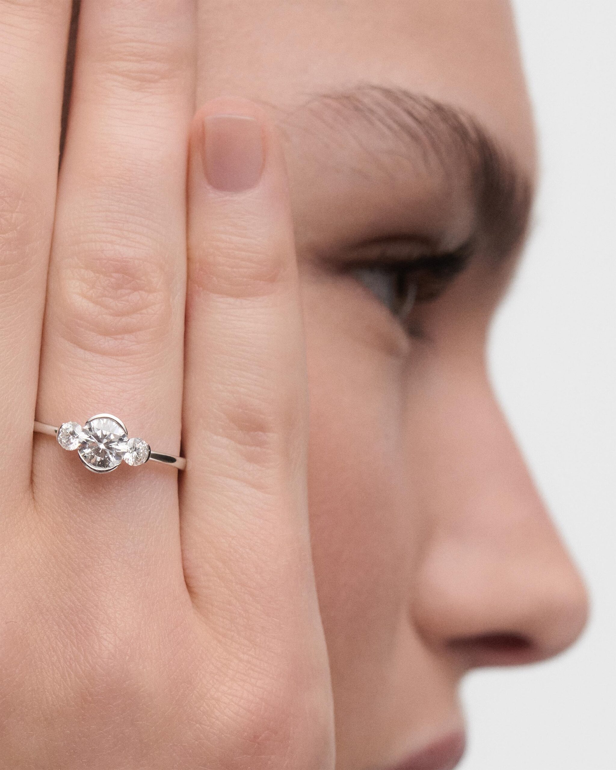 Diamonds and white gold Eve ring