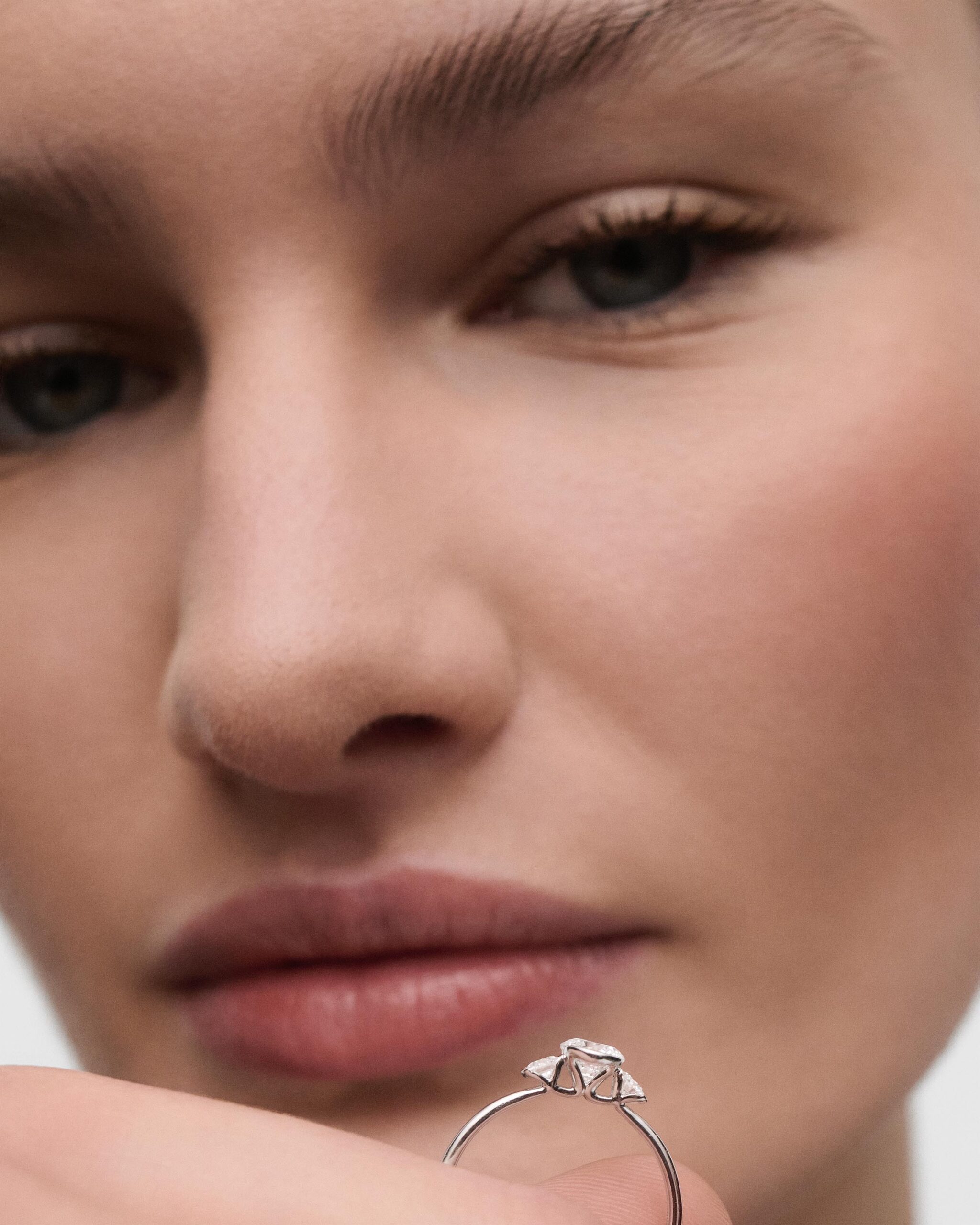 Diamonds and white gold Eve ring