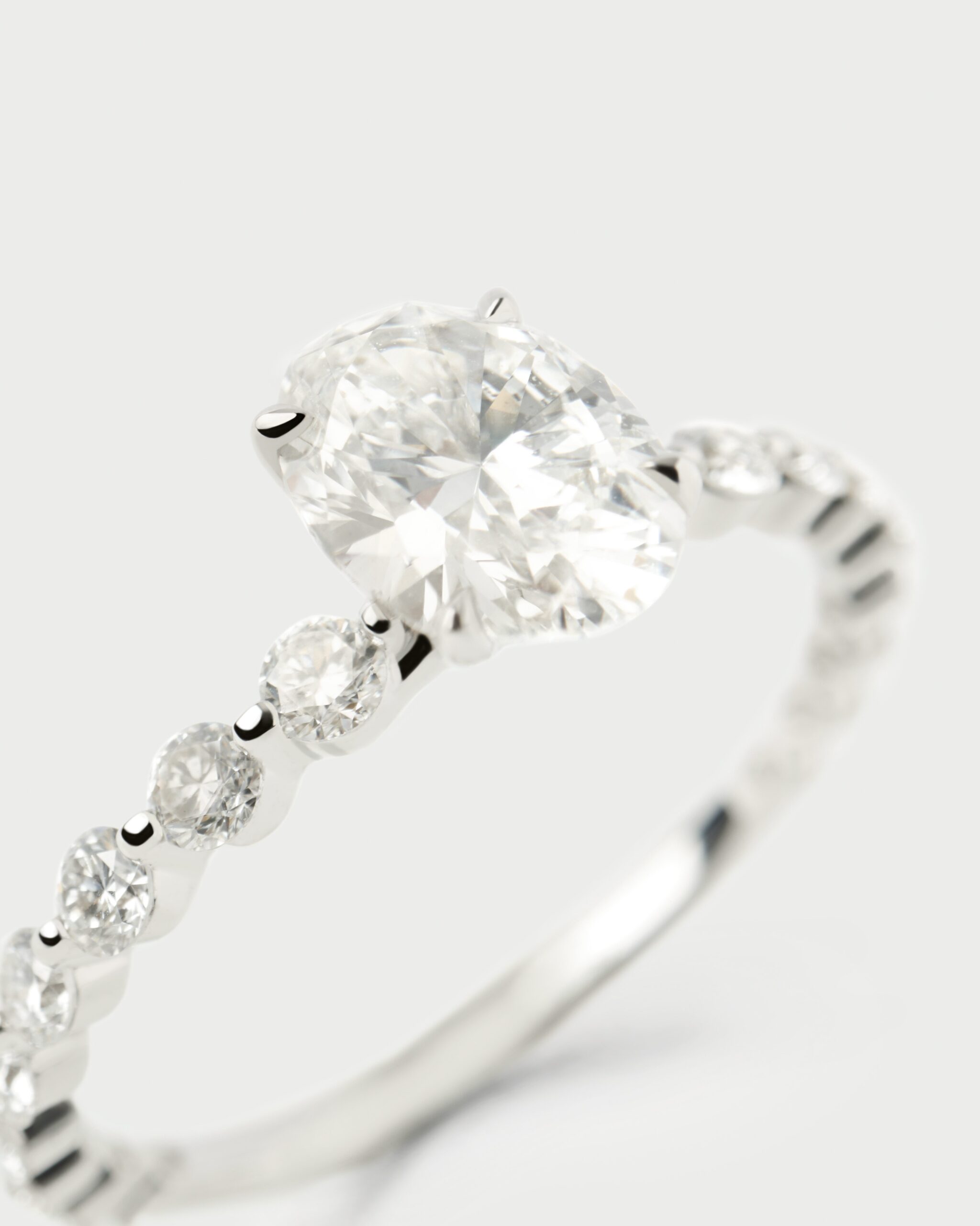 Diamonds and white gold Trace solitary ring