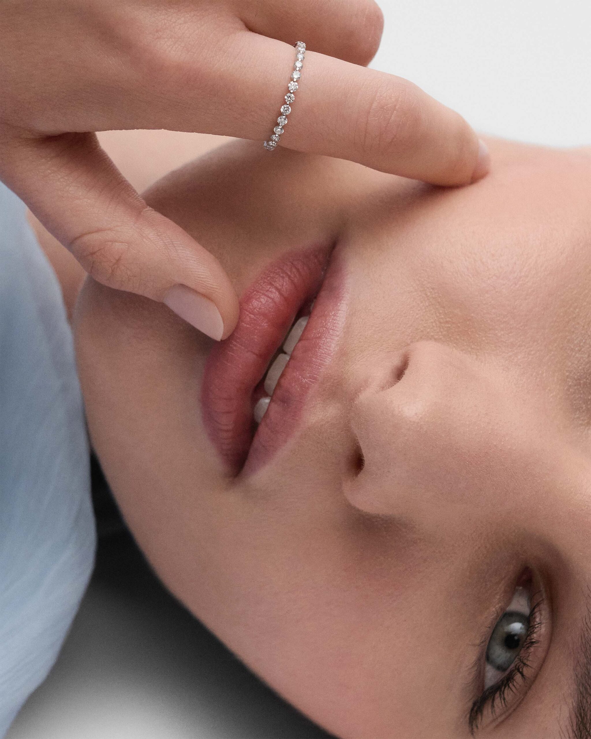 Diamonds and white gold Astra Mini eternity ring