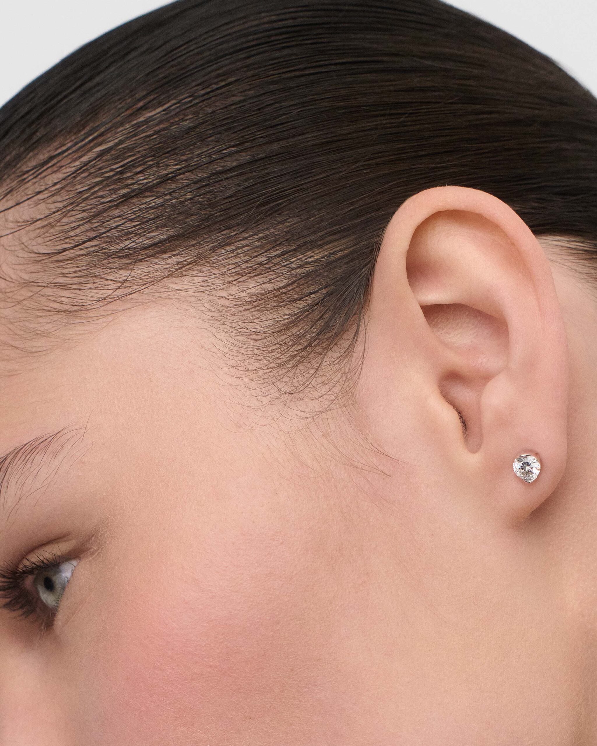 Diamond and white gold Grace stud earrings