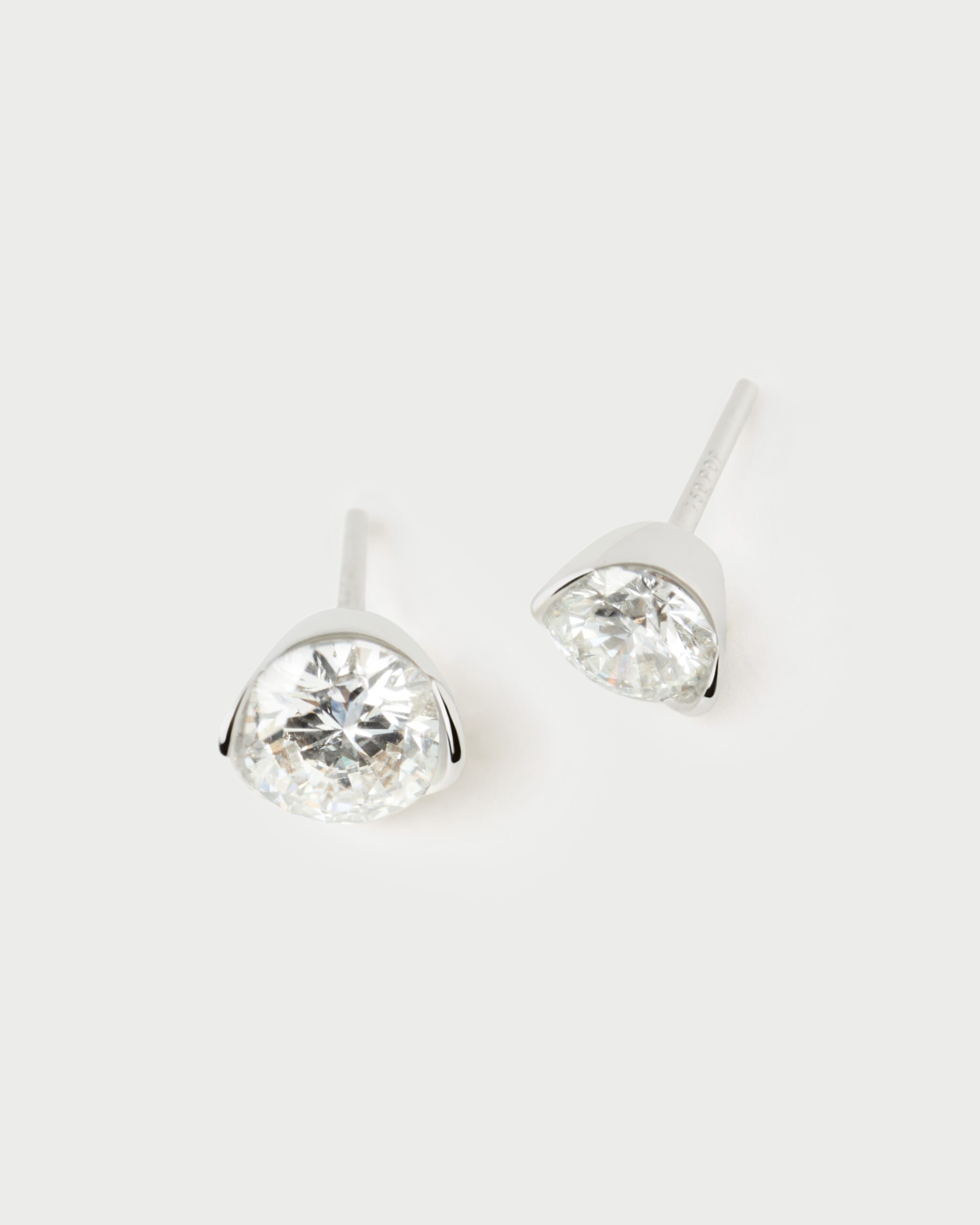Diamond and white gold Grace stud earrings
